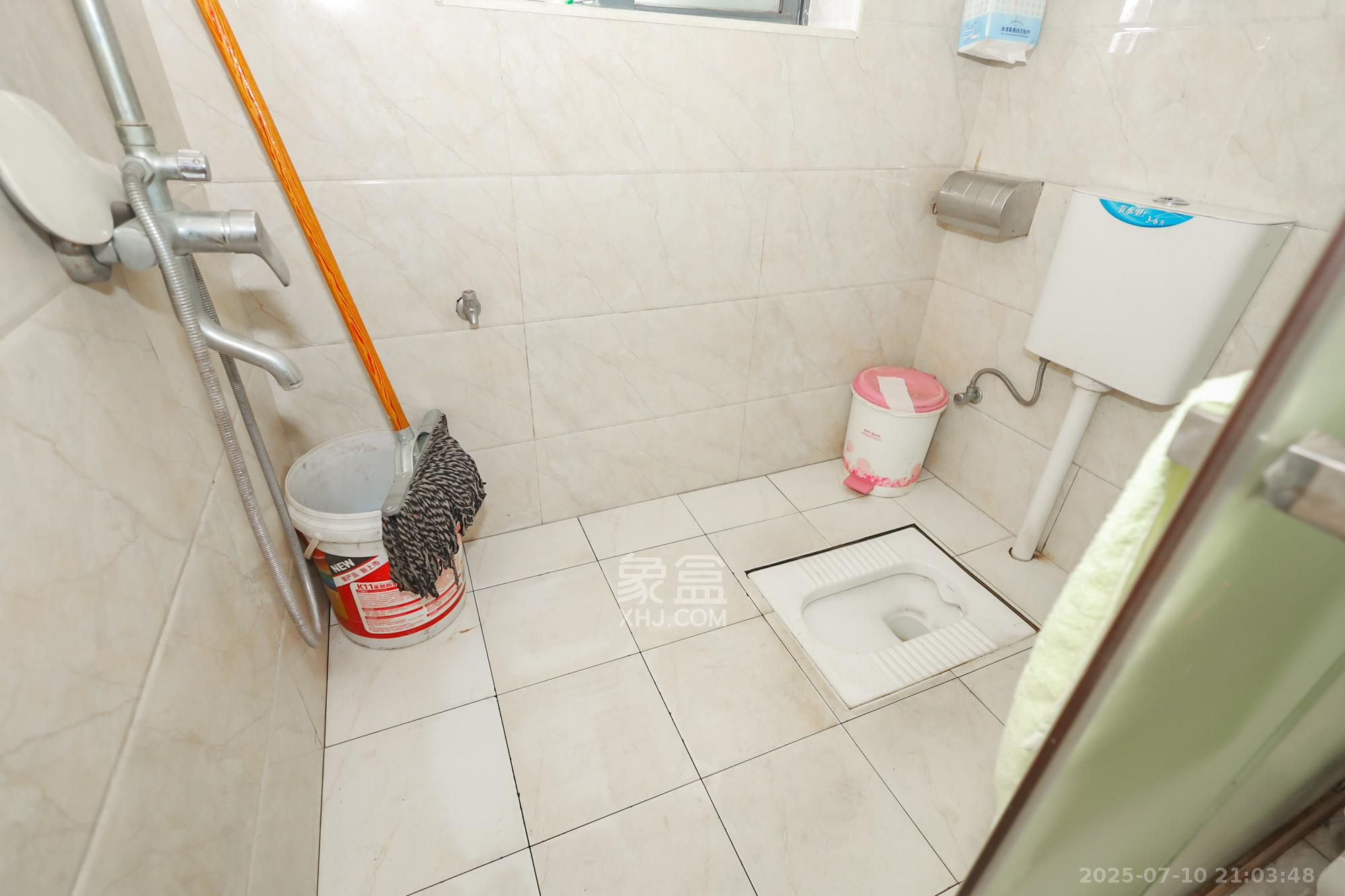 美林银谷 4室2厅1卫 136.0万 美林银谷 4室2厅1卫 136.0万卫生间