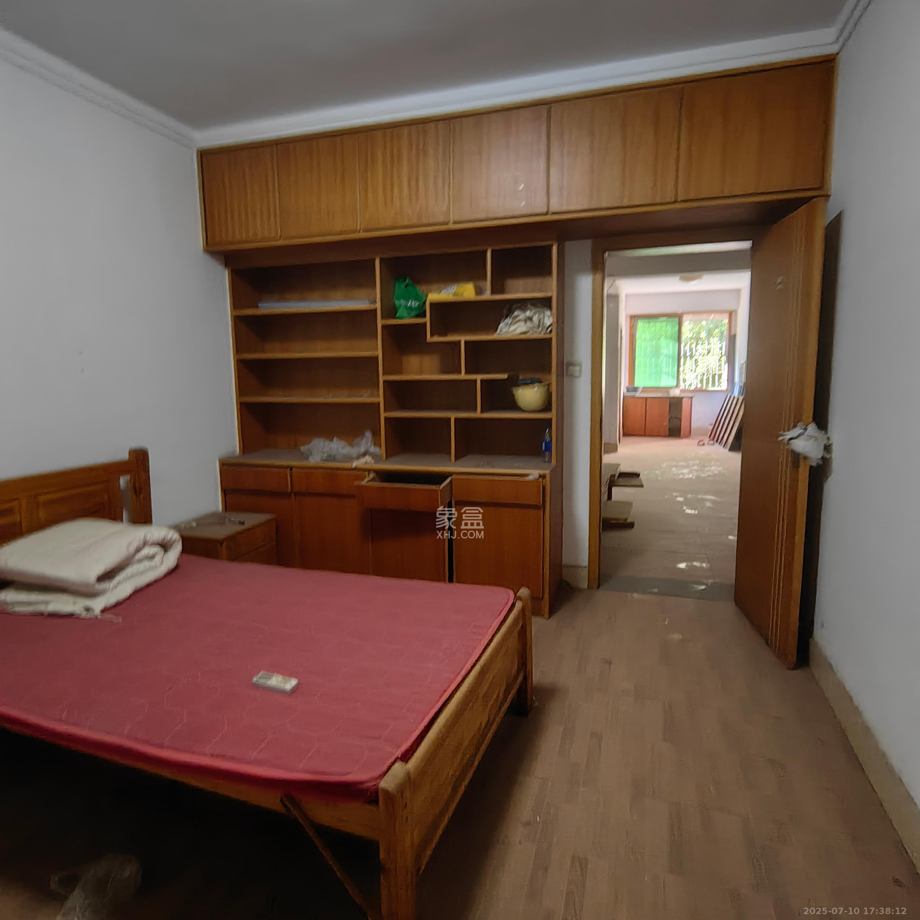 中南汽车世界  3室2厅1卫    1300.0元/月室内图