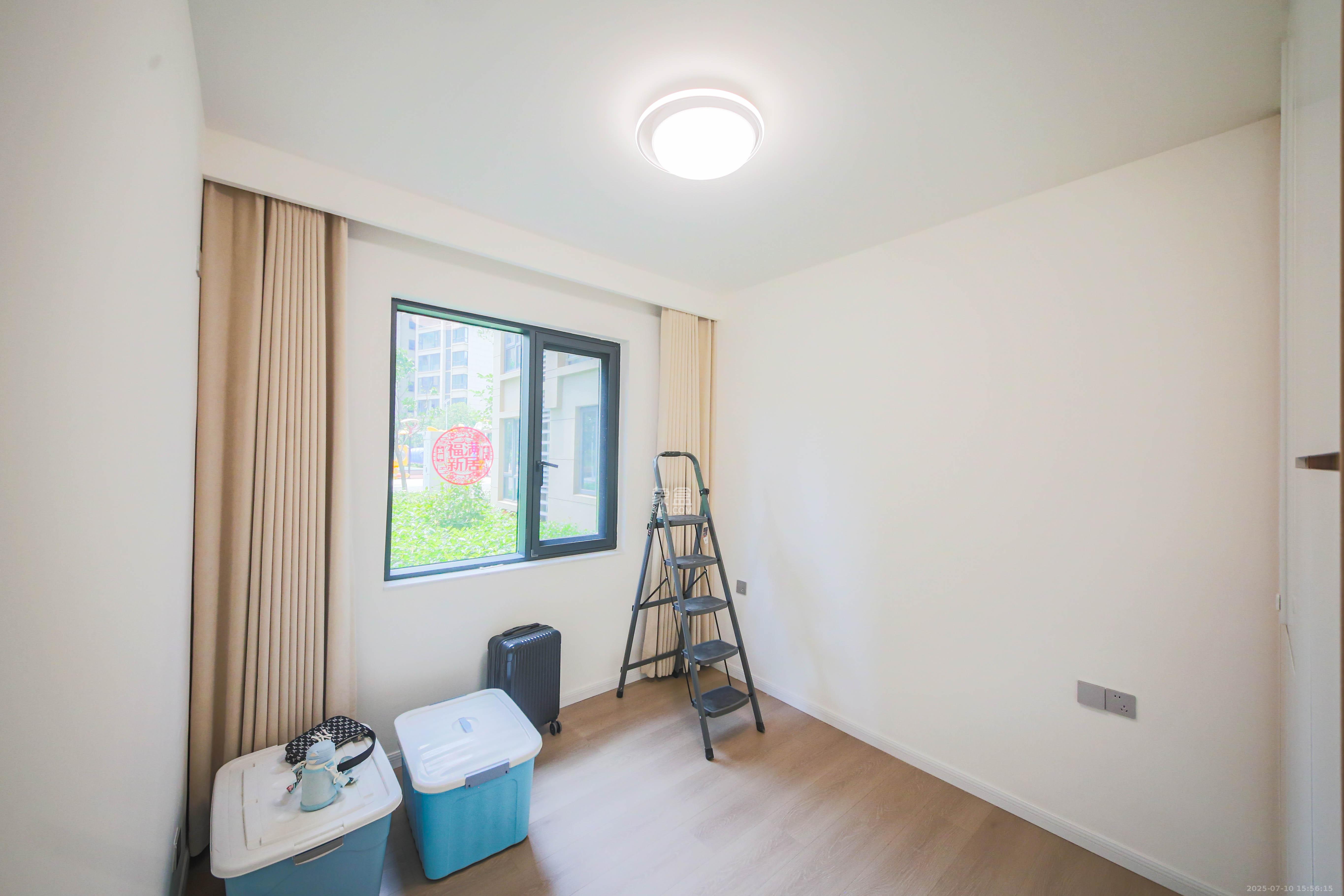 五江书香苑 4室2厅2卫 198.0万 五江书香苑 4室2厅2卫 198.0万卧室