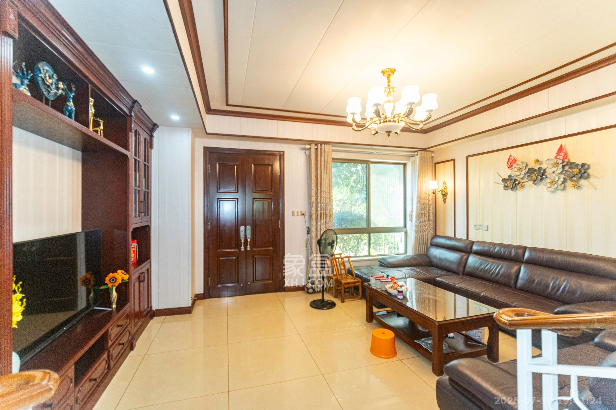 碧桂园威尼斯城  6室2厅4卫    355.0万 碧桂园威尼斯城  6室2厅4卫    355.0万客厅