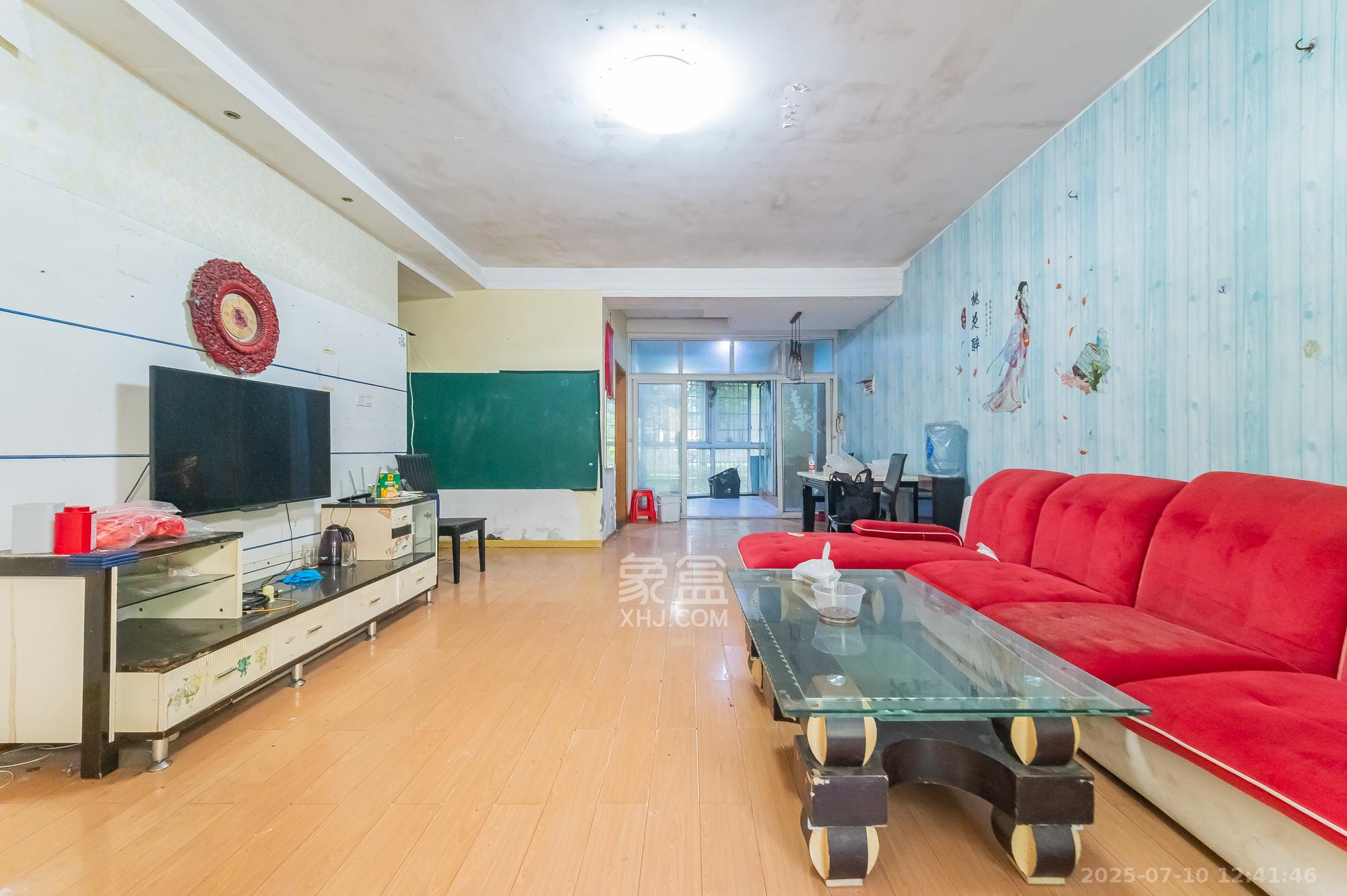 幸福洋房 4室2厅2卫 79.8万 幸福洋房 4室2厅2卫 79.8万客厅