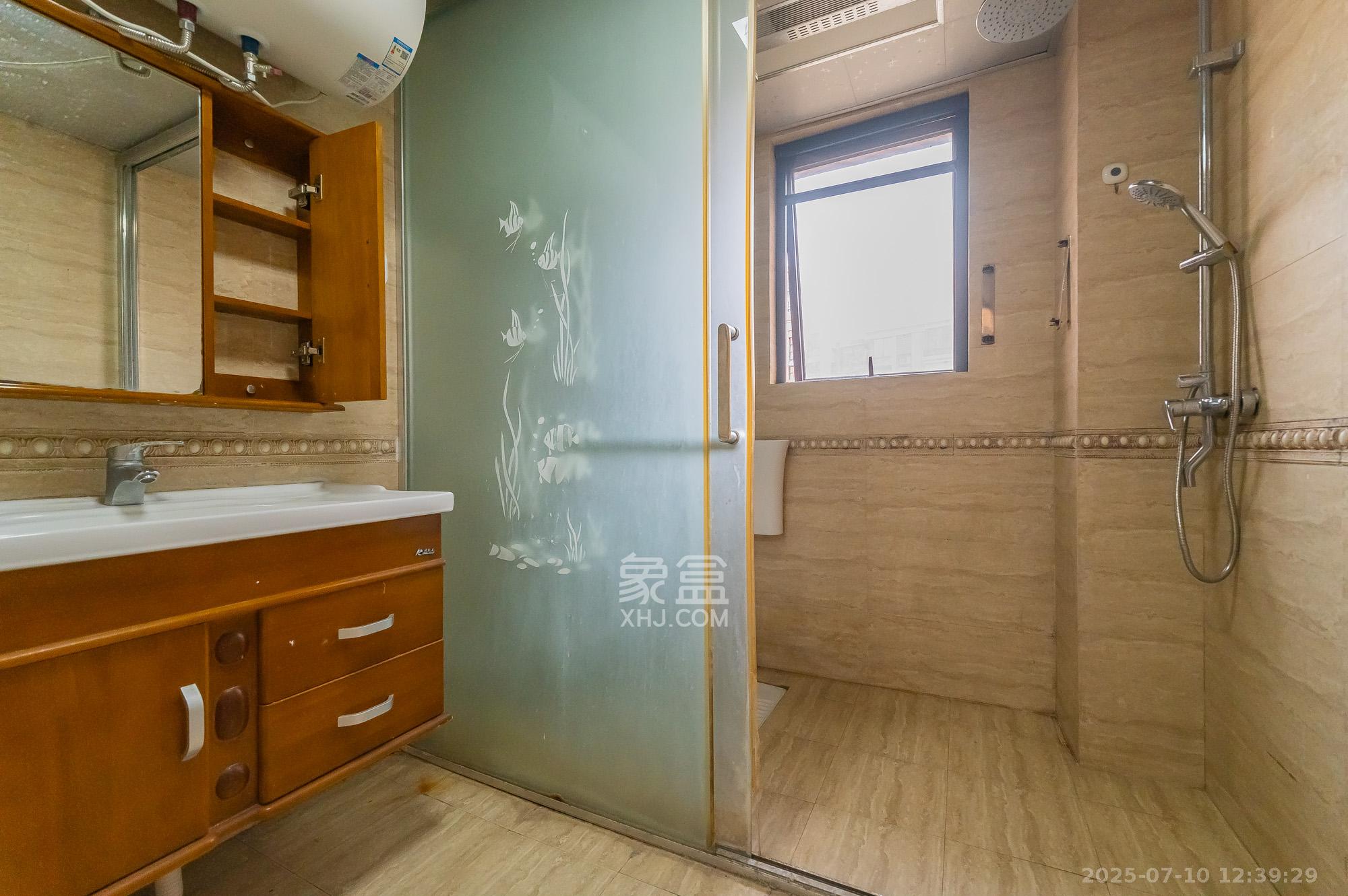 华润凤凰城一期 3室2厅2卫 92.0万 华润凤凰城一期 3室2厅2卫 92.0万卫生间