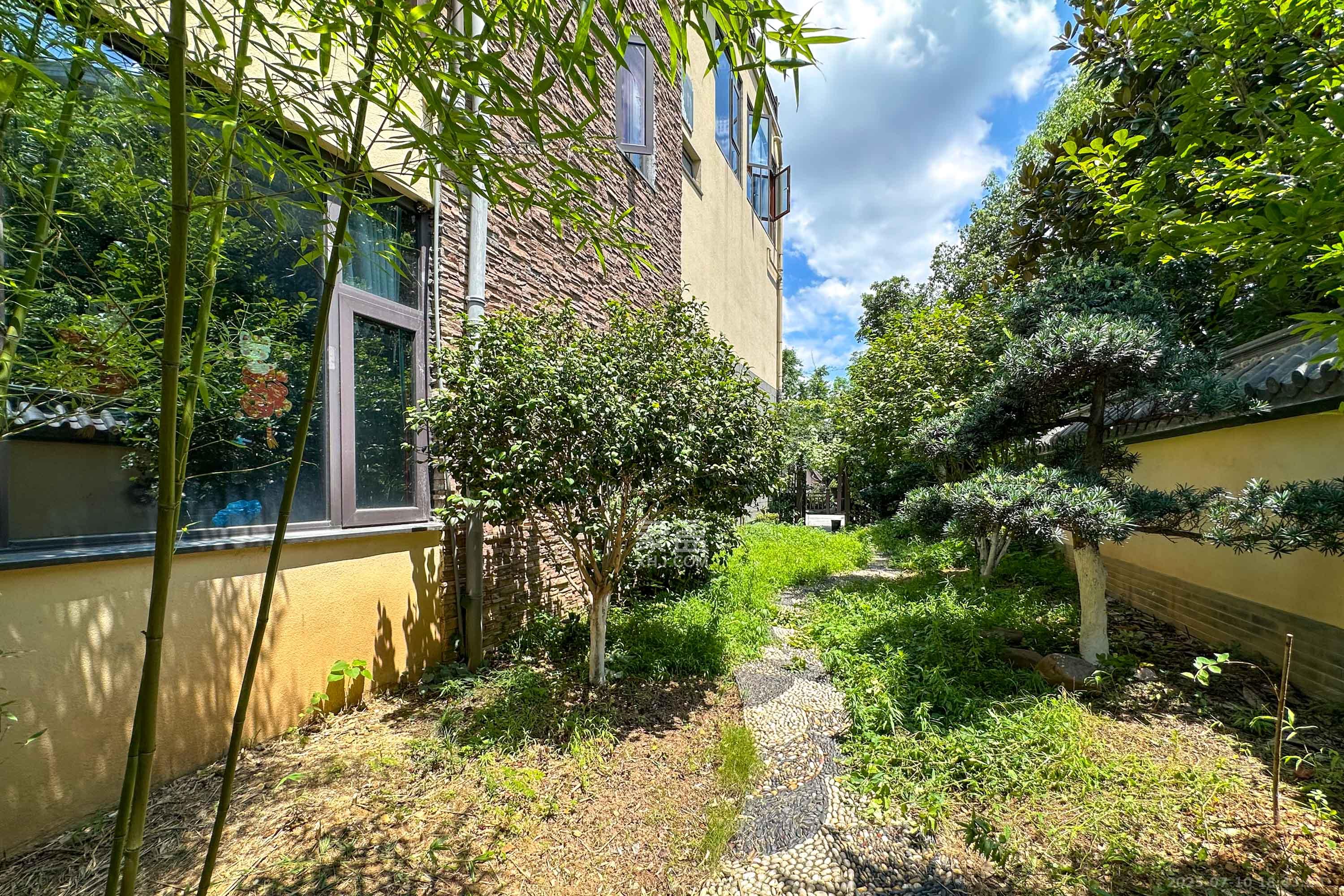 金科东方大院五期  5室2厅3卫    590.0万 金科东方大院五期  5室2厅3卫    590.0万其他