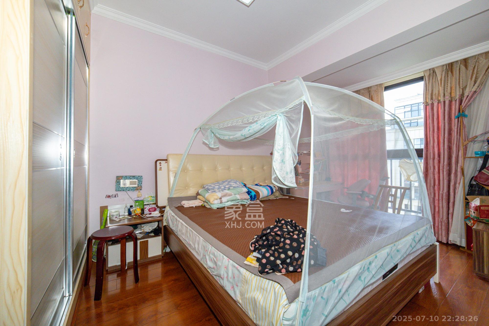 星湖湾一期高层  4室2厅2卫    109.9万 星湖湾一期高层  4室2厅2卫    109.9万卧室