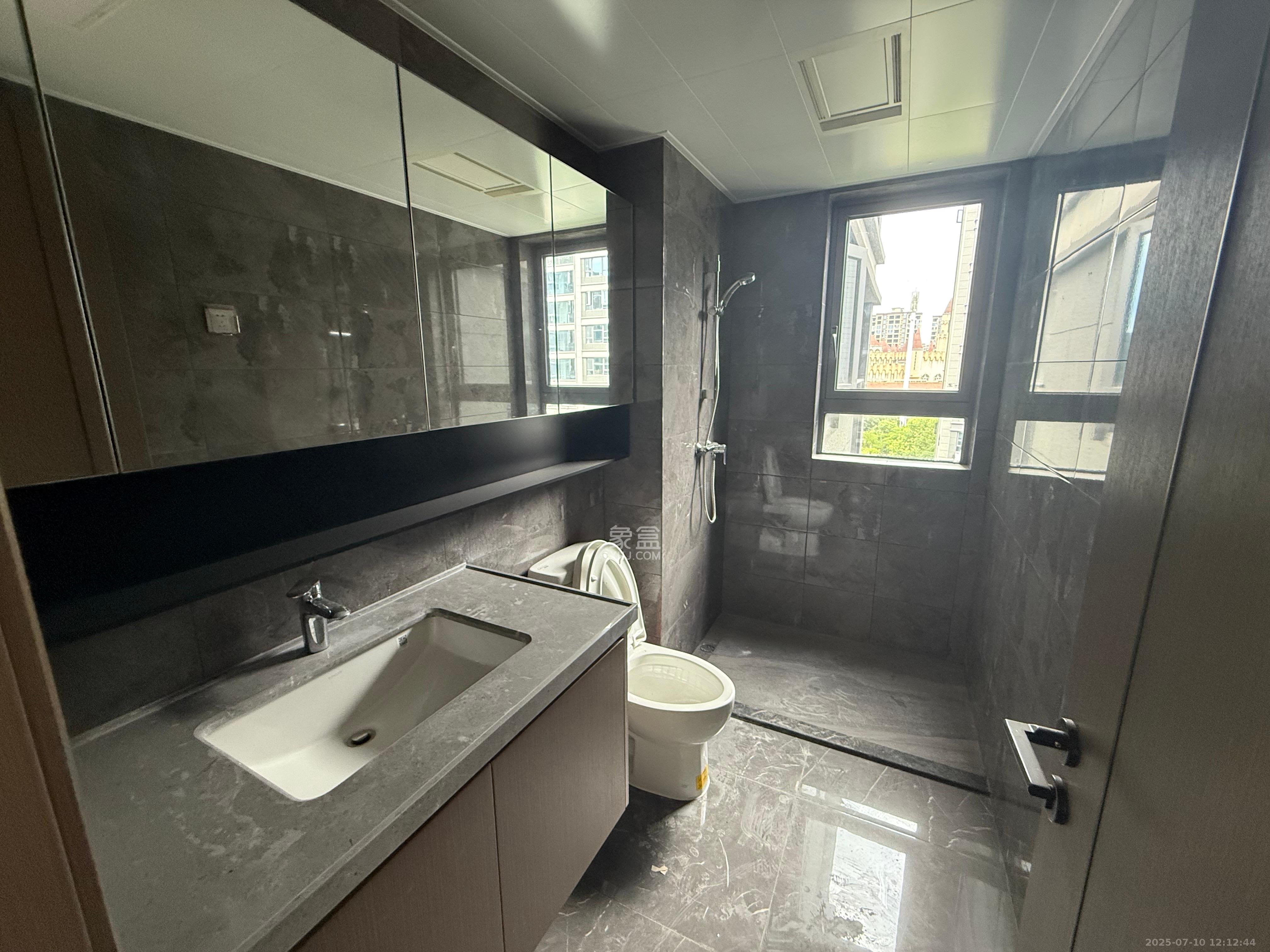 中海寰宇天下  4室2厅2卫    4000.0元/月 中海寰宇天下  4室2厅2卫    4000.0元/月室内图