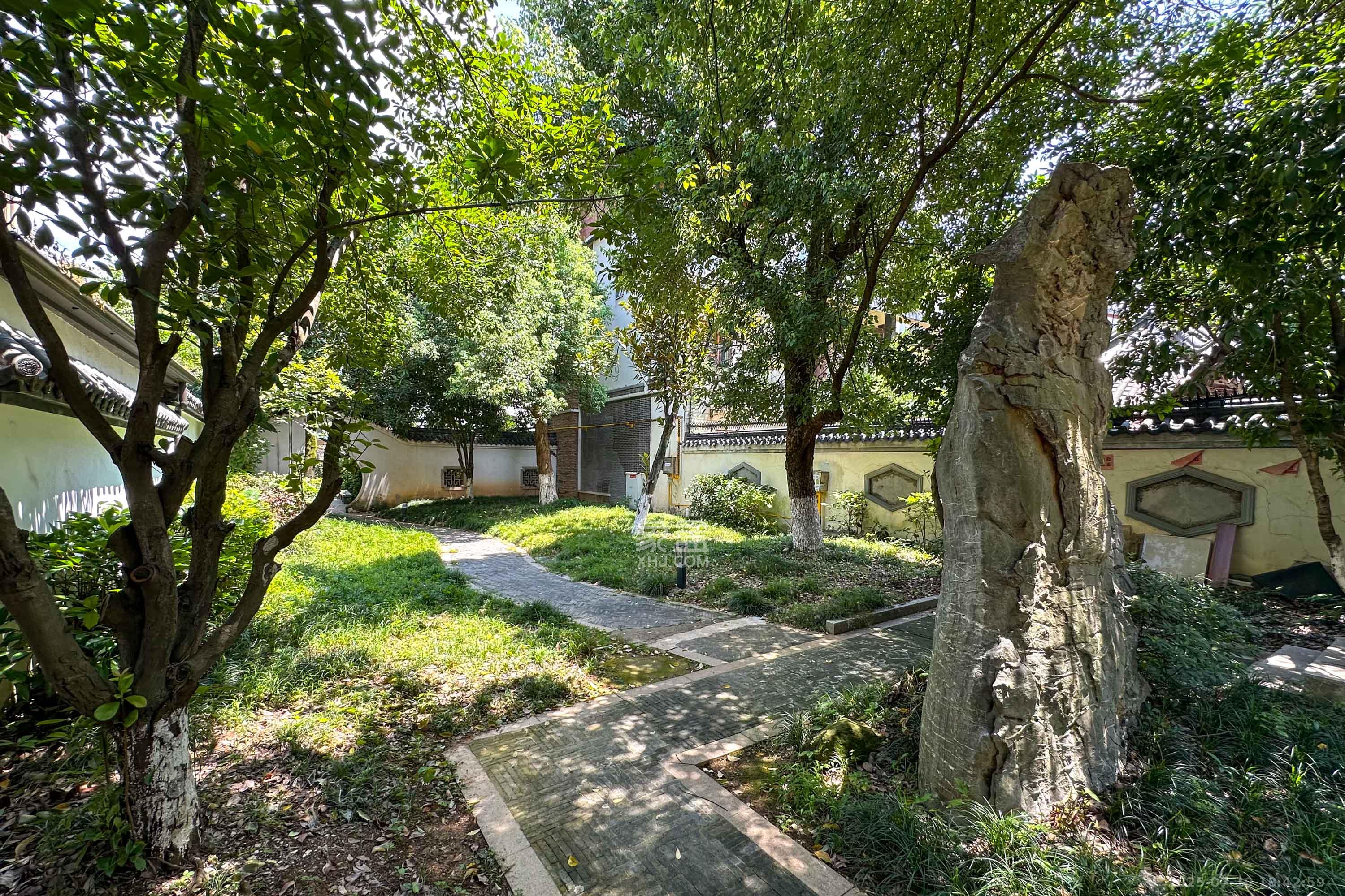 金科东方大院五期  5室2厅3卫    590.0万其他