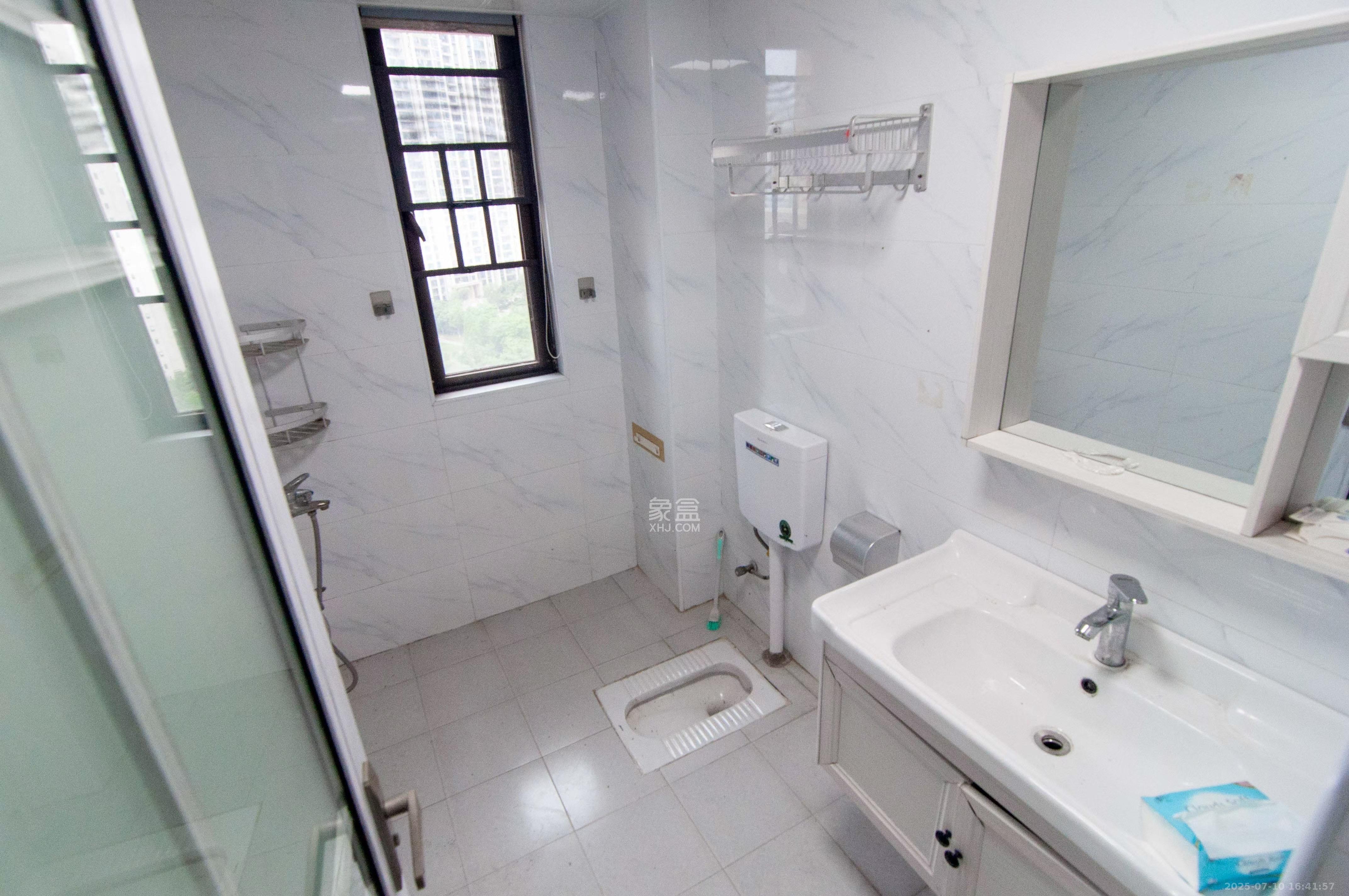 卓越浅水湾 4室2厅2卫 2500.00元/月 卓越浅水湾 4室2厅2卫 2500.00元/月室内图