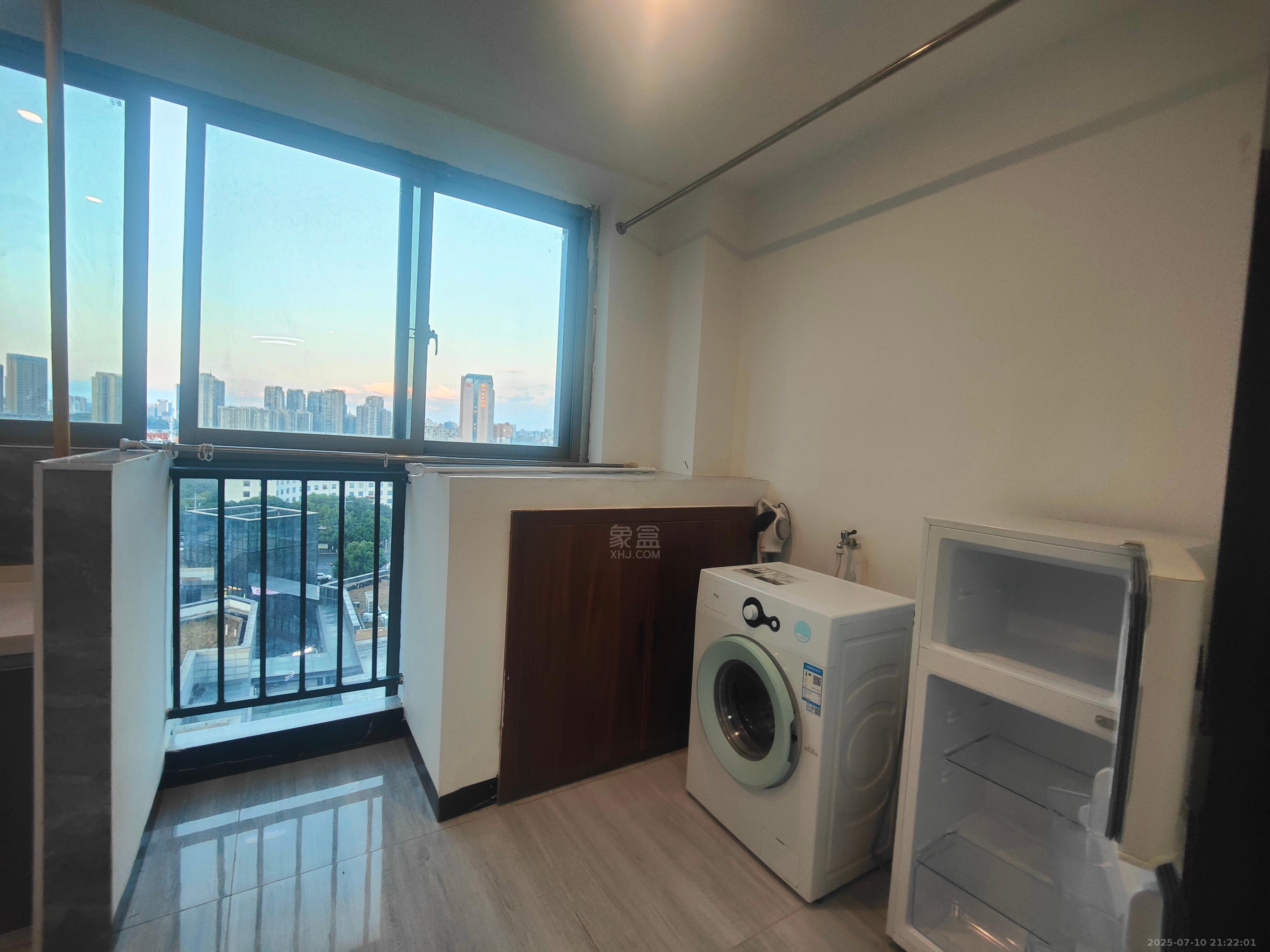 尚格广场 1室1厅1卫 1600.0元/月 尚格广场 1室1厅1卫 1600.0元/月室内图