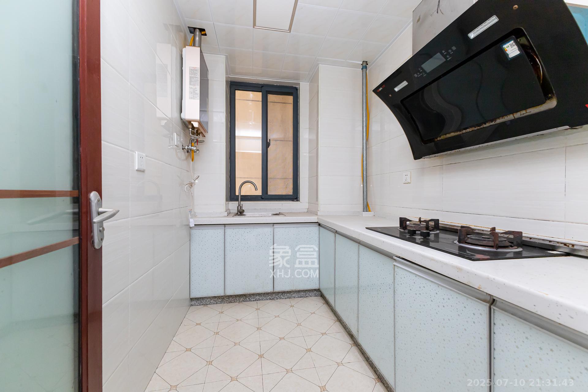 明发国际城  4室2厅2卫    91.0万 明发国际城  4室2厅2卫    91.0万厨房