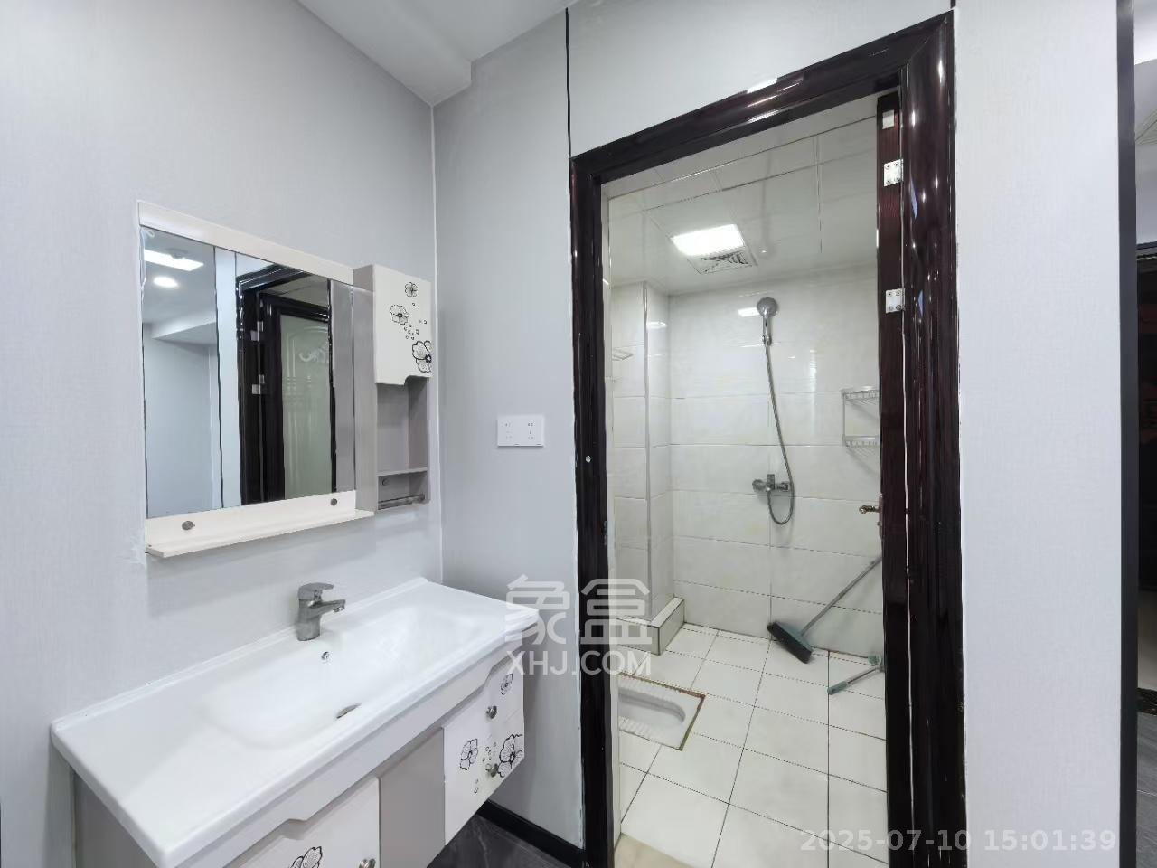 万坤图财富广场  2室1厅1卫    4500.0元/月 万坤图财富广场  2室1厅1卫    4500.0元/月