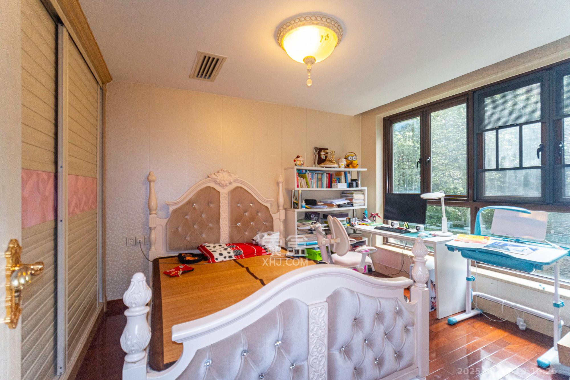 山水湾  5室2厅4卫    498.0万 山水湾  5室2厅4卫    498.0万卧室