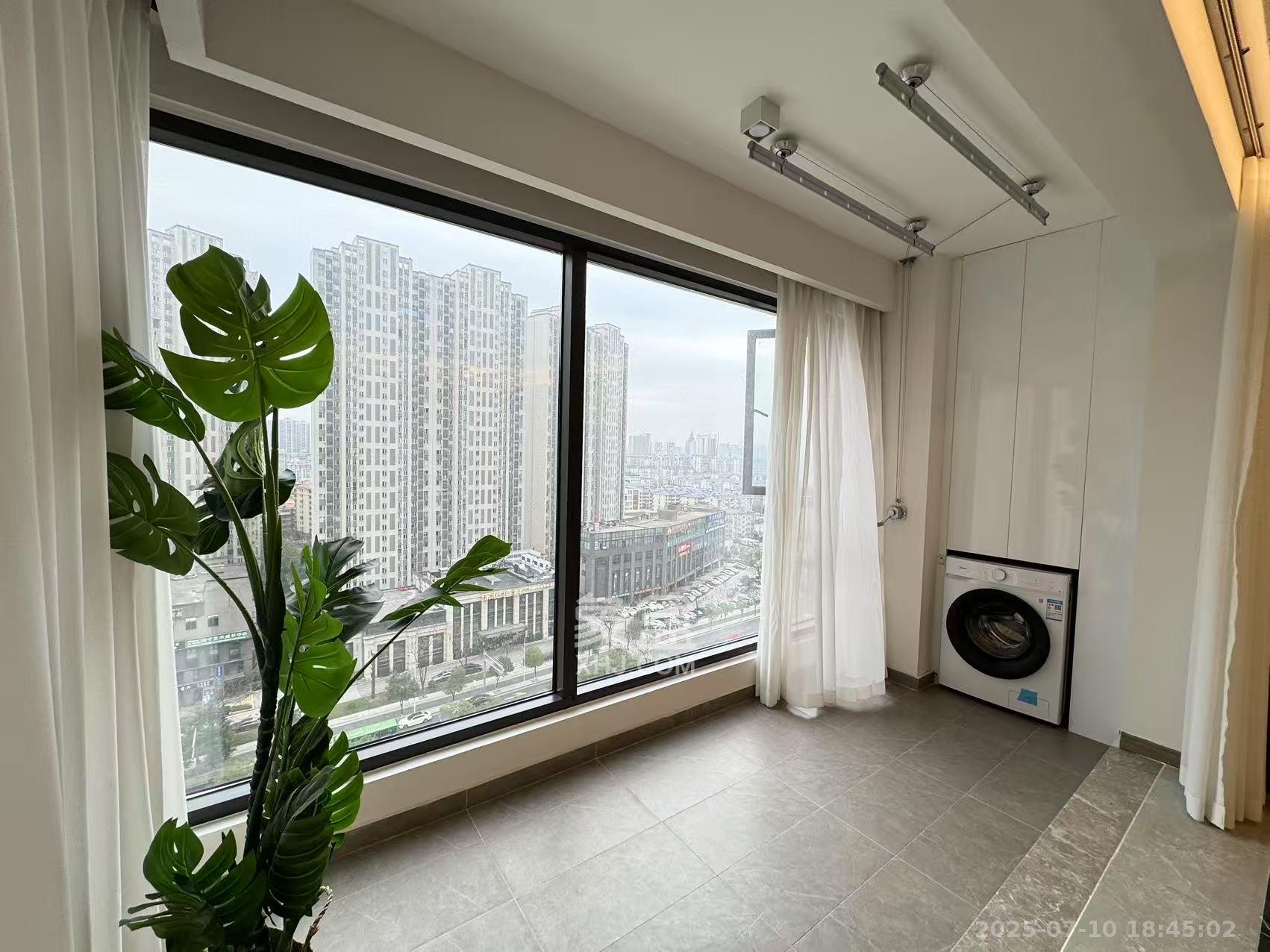 龙湖铂金中心(龙湖春江郦城) 3室2厅2卫 6800.0元/月 龙湖铂金中心(龙湖春江郦城) 3室2厅2卫 6800.0元/月室内图