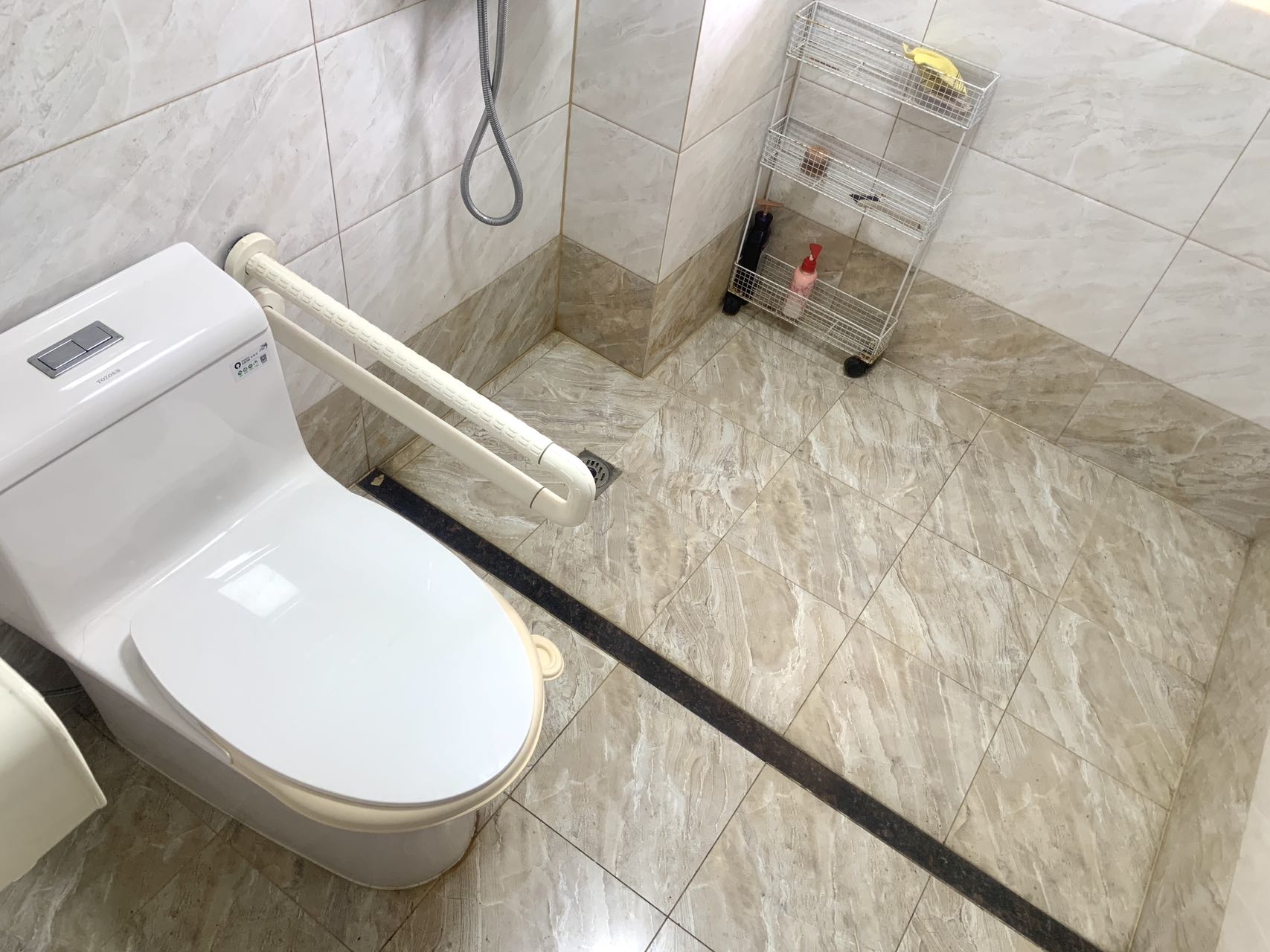 美林谷  2室2厅1卫    350.0万 美林谷  2室2厅1卫    350.0万客厅