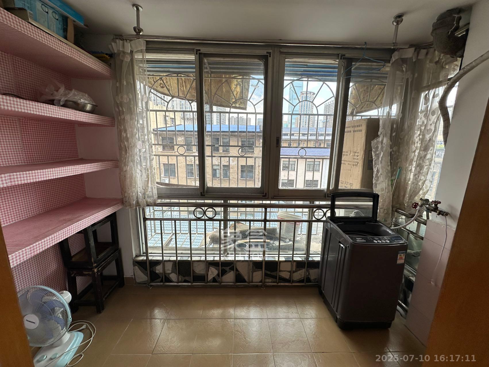 市总工会宿舍(司马里36号) 3室2厅1卫 1700.0元/月 市总工会宿舍(司马里36号) 3室2厅1卫 1700.0元/月室内图