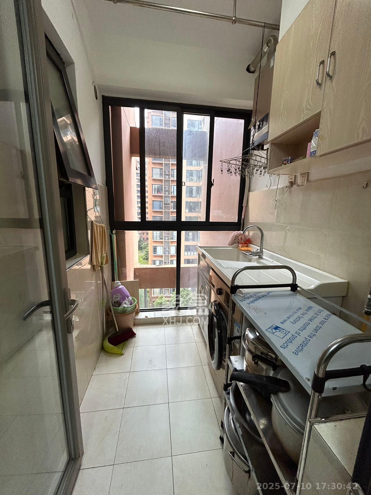 怡海星城  3室2厅2卫    2300.0元/月室内图