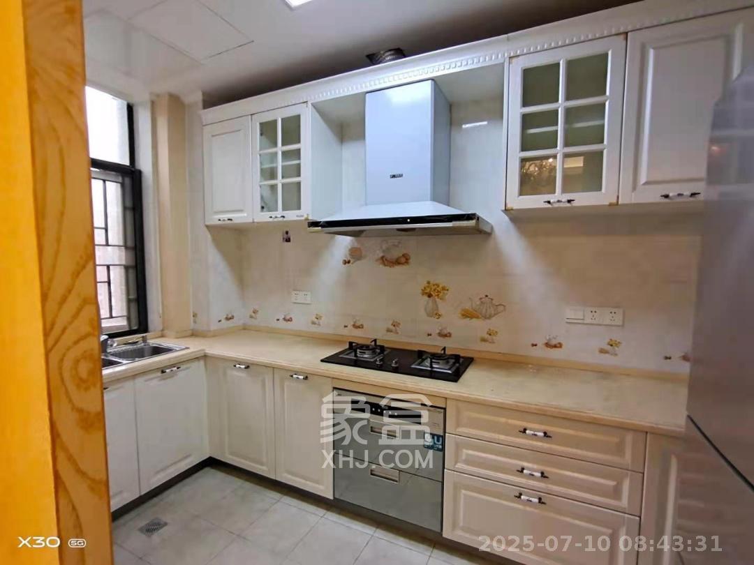 中隆国际御玺 4室2厅3卫 5500.0元/月 中隆国际御玺 4室2厅3卫 5500.0元/月室内图