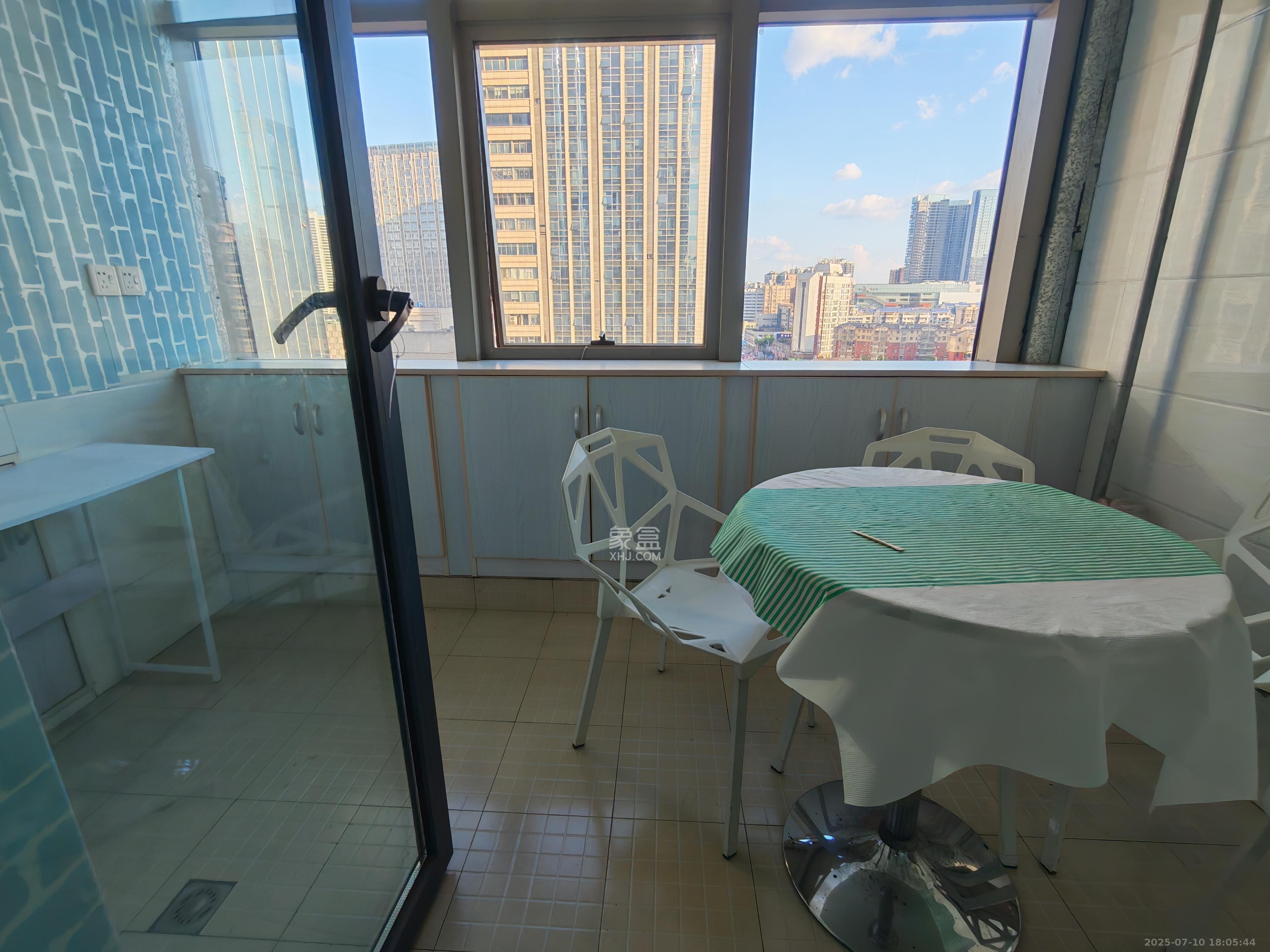 奥克斯广场  1室0厅1卫    1800.0元/月室内图