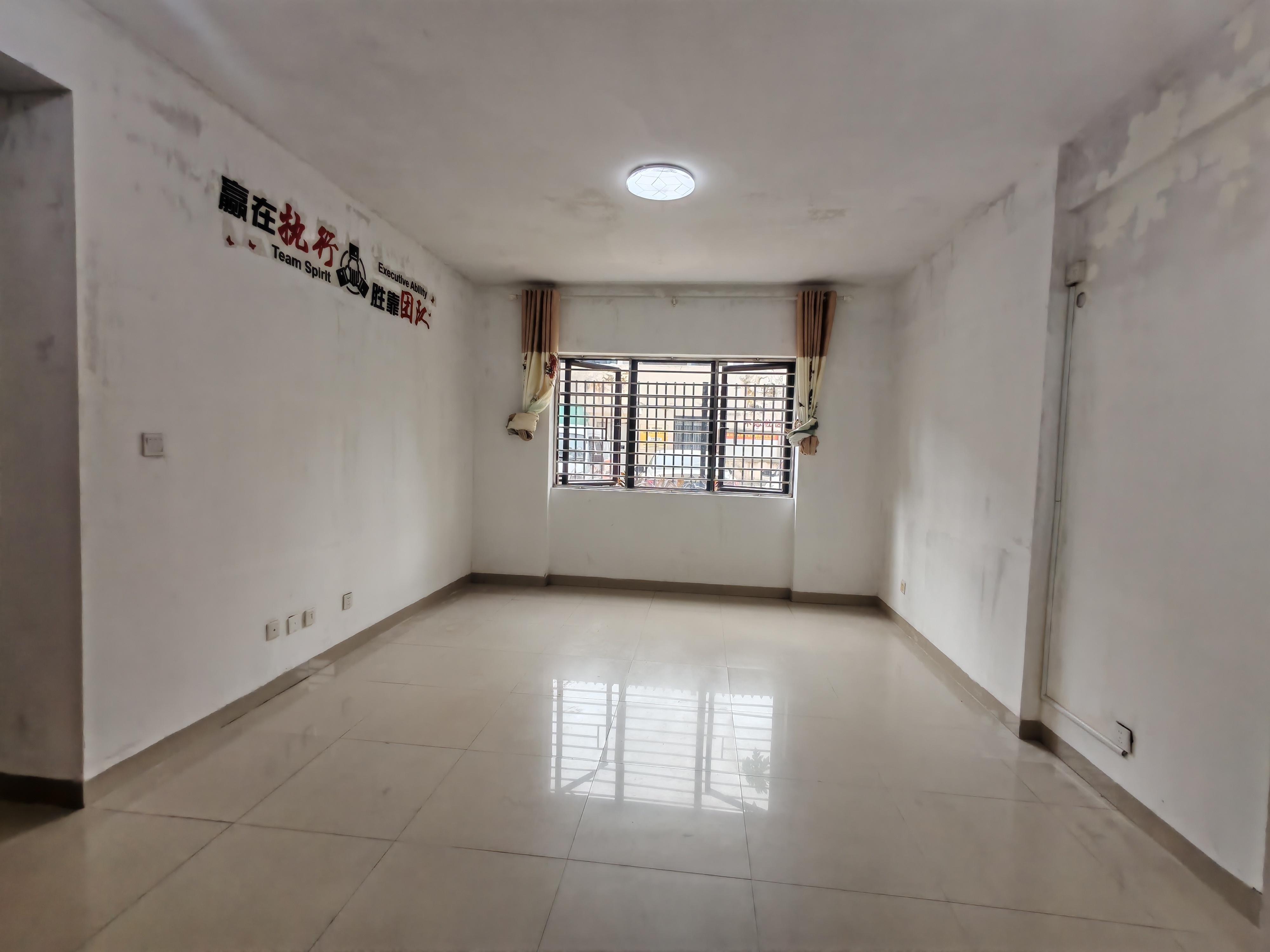 滨涯小区一期（滨涯村一区）  1室2厅1卫   2500.00元/月室内图