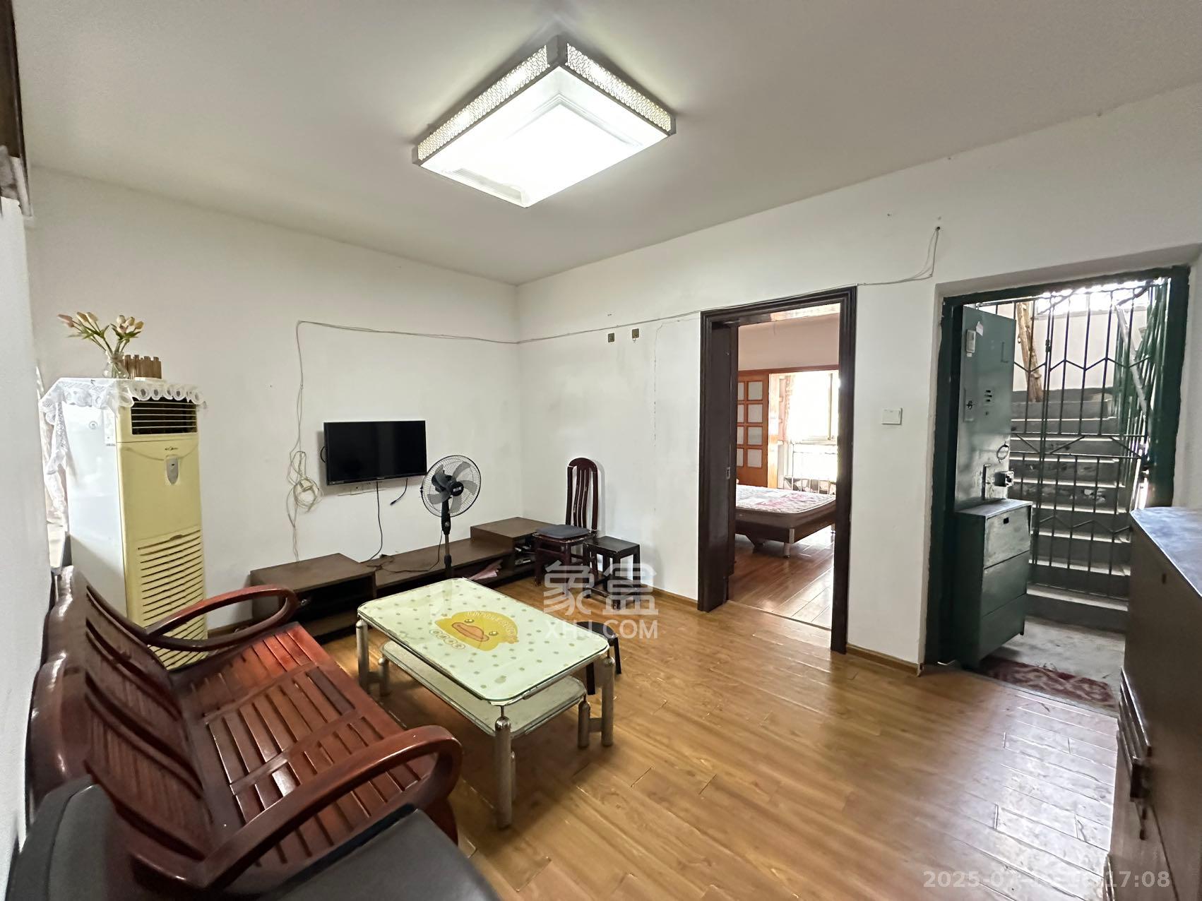 市总工会宿舍(司马里36号) 3室2厅1卫 1700.0元/月 市总工会宿舍(司马里36号) 3室2厅1卫 1700.0元/月室内图