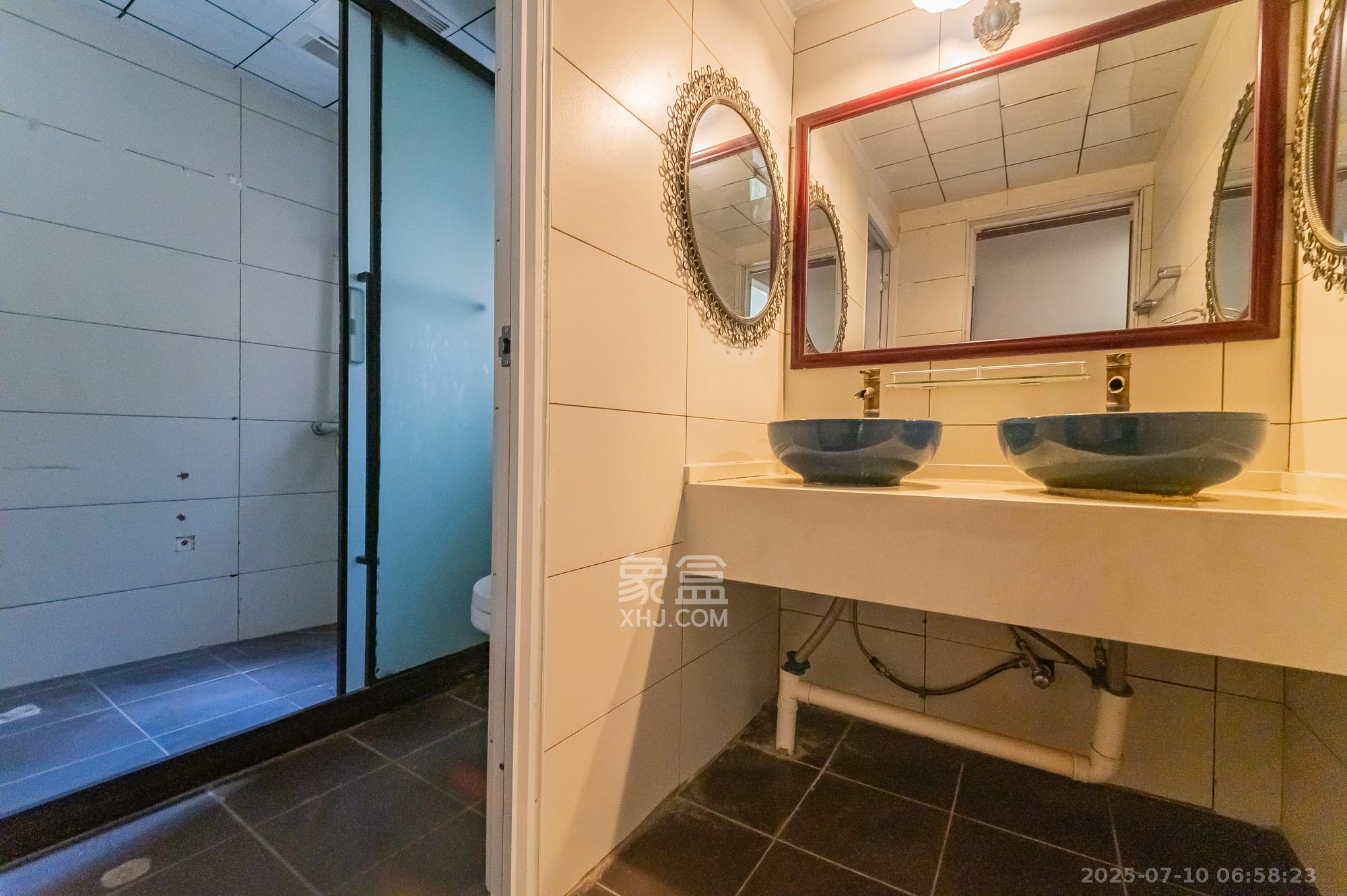 深业睿城  4室2厅2卫    112.0万卫生间