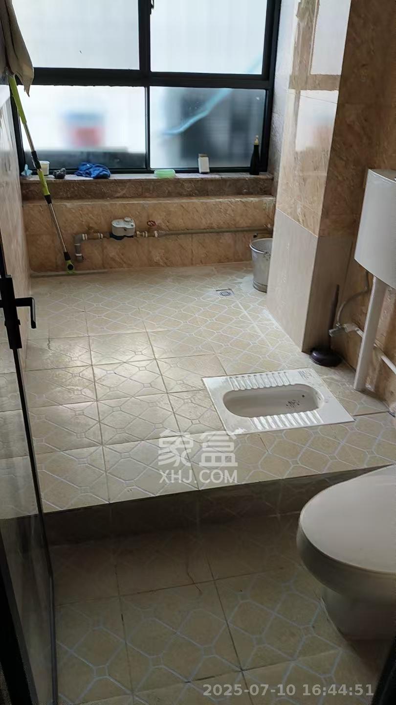 海华花园(京电大厦)  3室2厅1卫    2200.0元/月 海华花园(京电大厦)  3室2厅1卫    2200.0元/月室内图