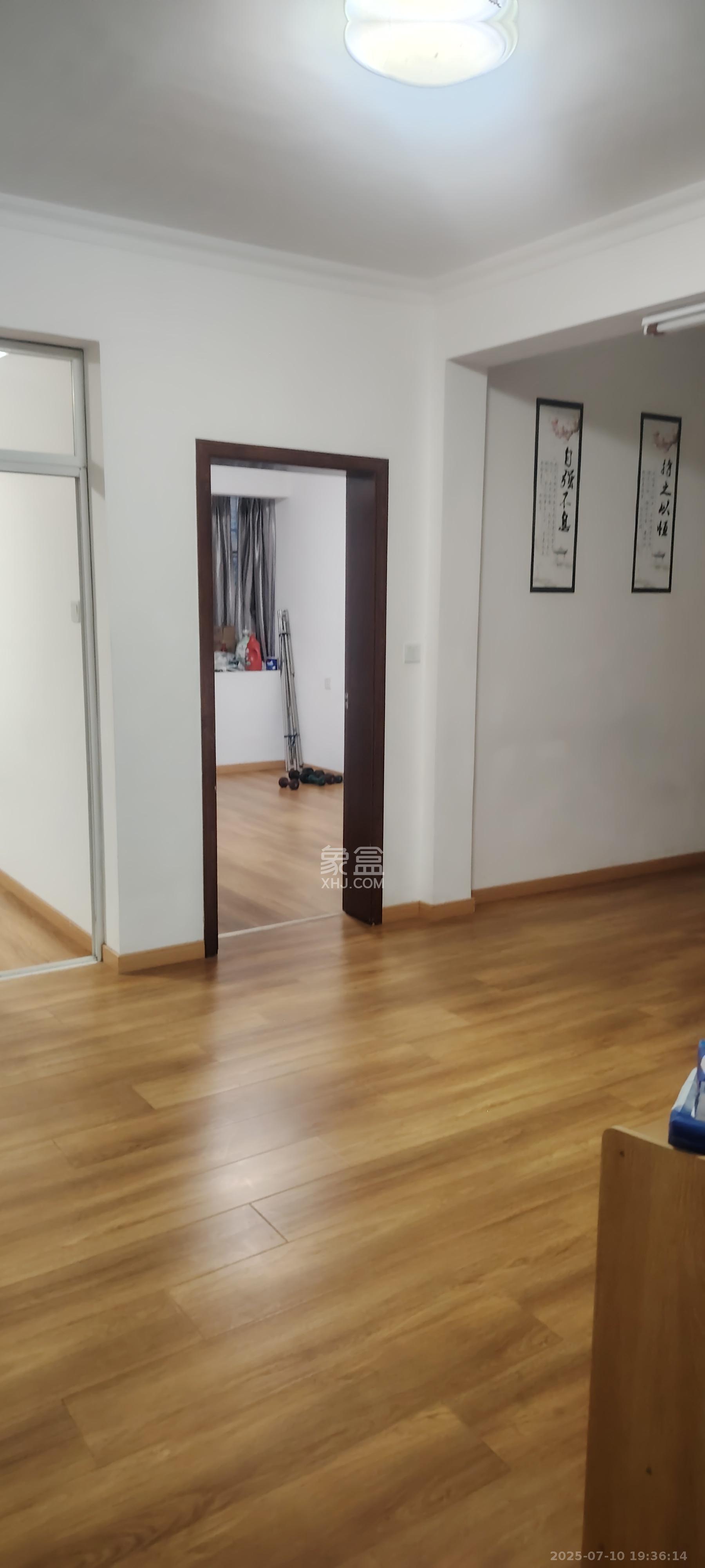 洋湖景园  2室1厅1卫   2250.00元/月室内图