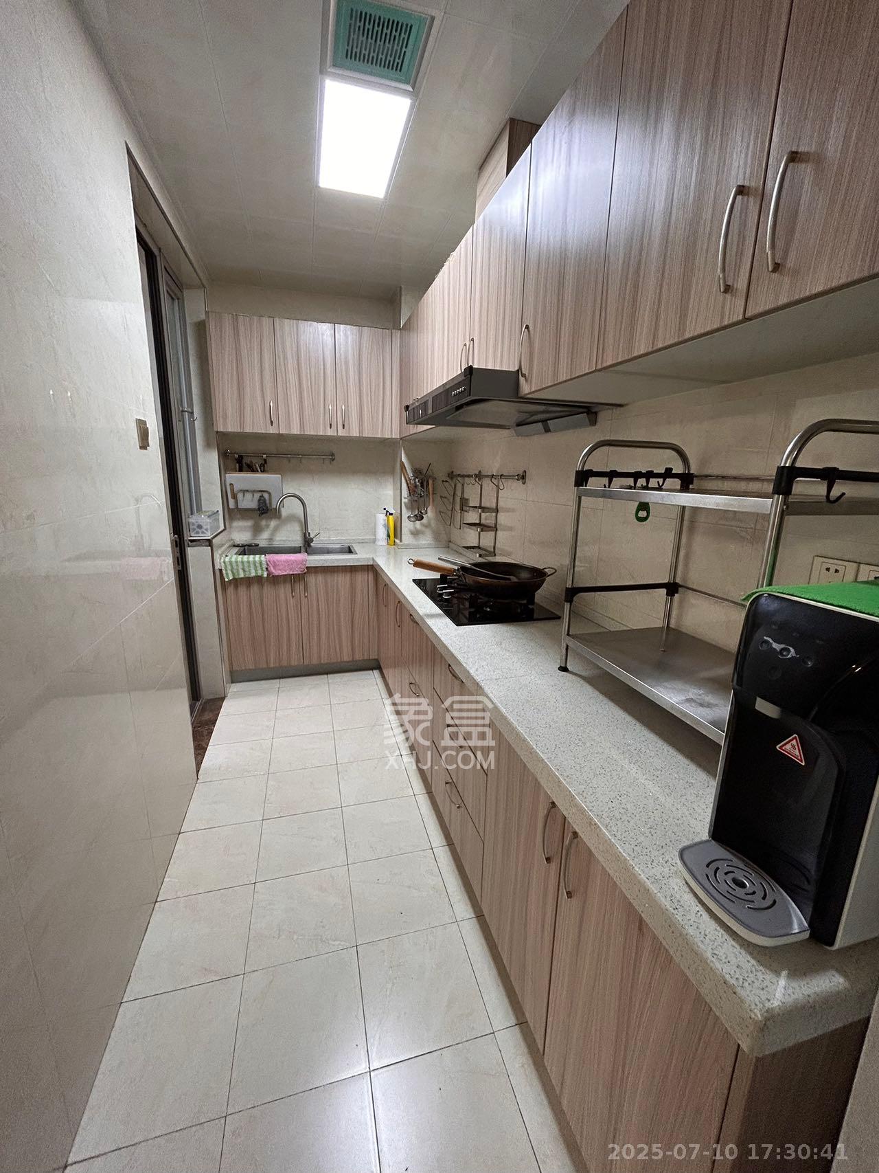 怡海星城 3室2厅2卫 2300.0元/月 怡海星城 3室2厅2卫 2300.0元/月室内图