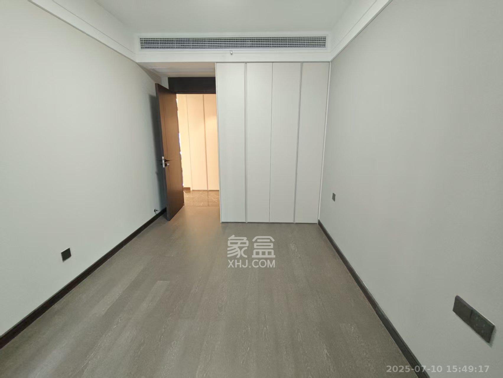 绿地麓云国际  5室2厅2卫   6200.00元/月室内图