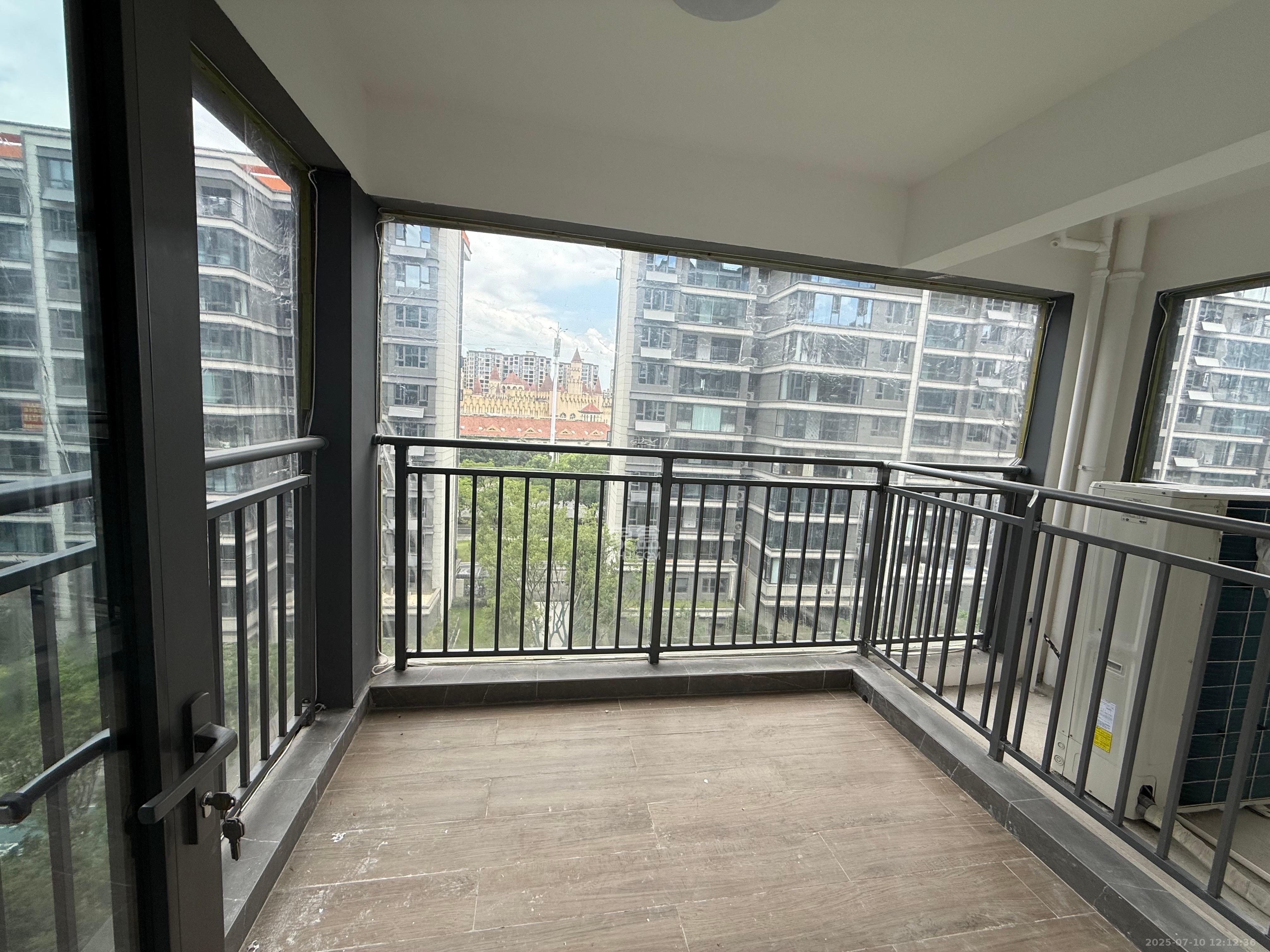 中海寰宇天下  4室2厅2卫    4000.0元/月 中海寰宇天下  4室2厅2卫    4000.0元/月室内图