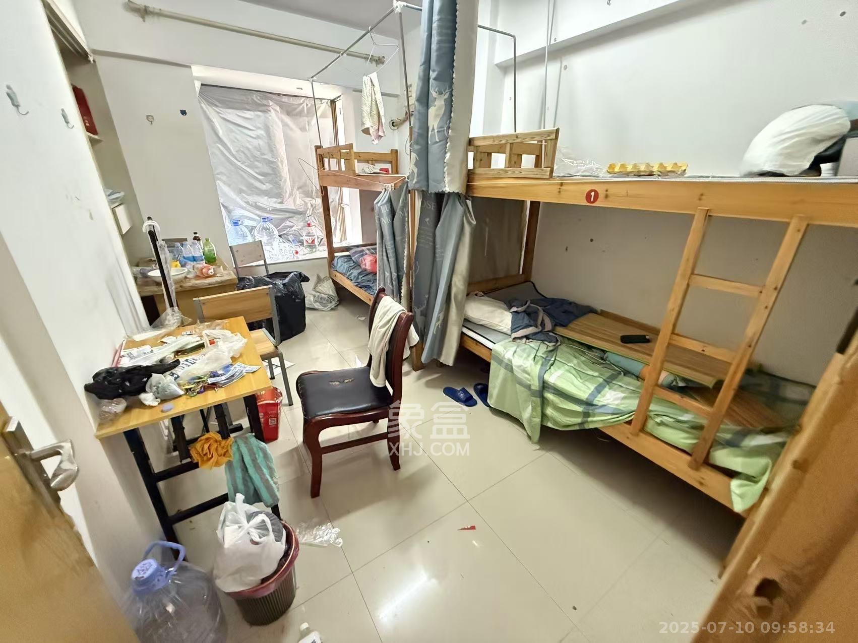 长宝1667  5室2厅2卫   4200.00元/月室内图
