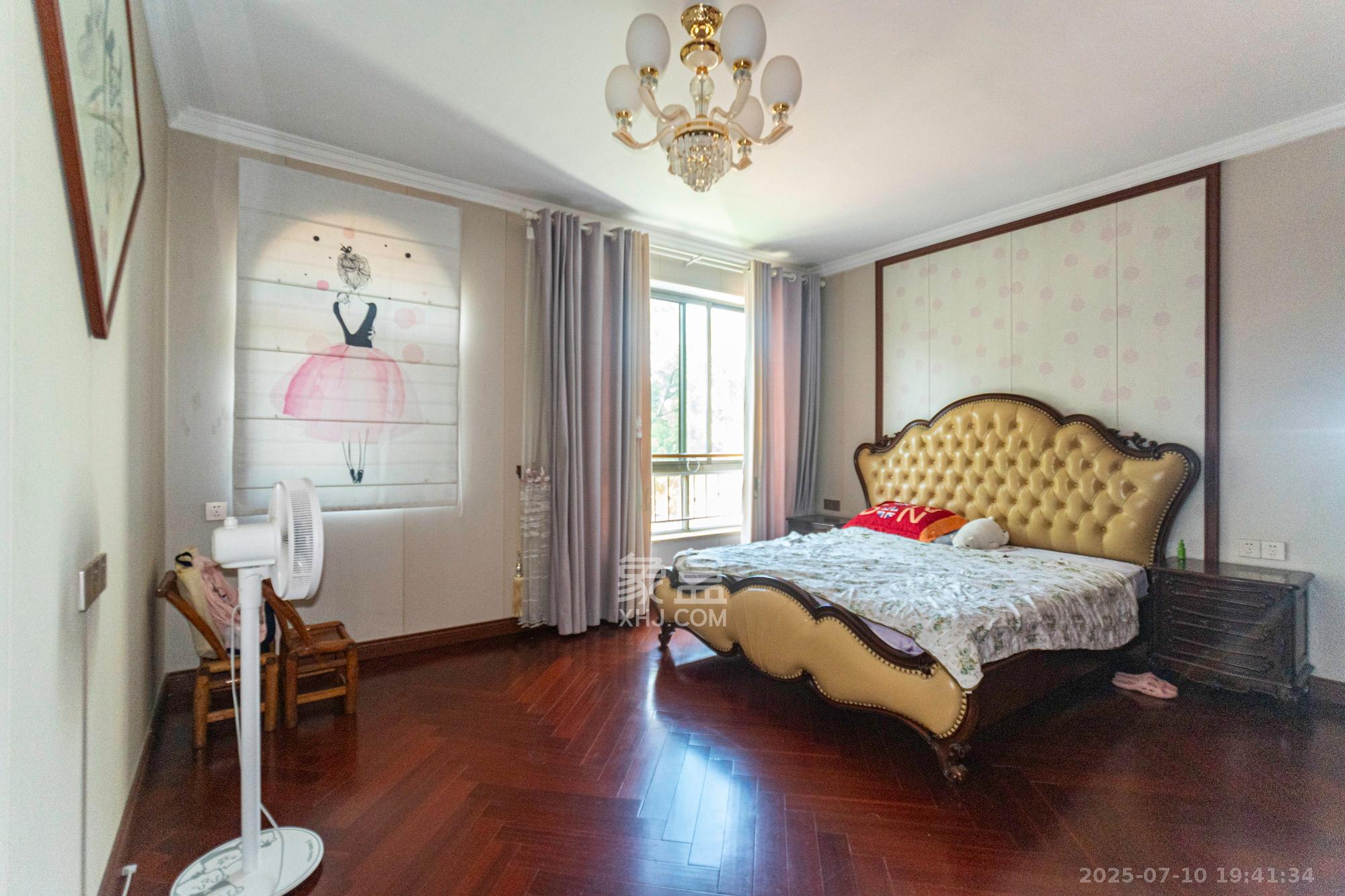 碧桂园威尼斯城  6室2厅4卫    355.0万 碧桂园威尼斯城  6室2厅4卫    355.0万卧室