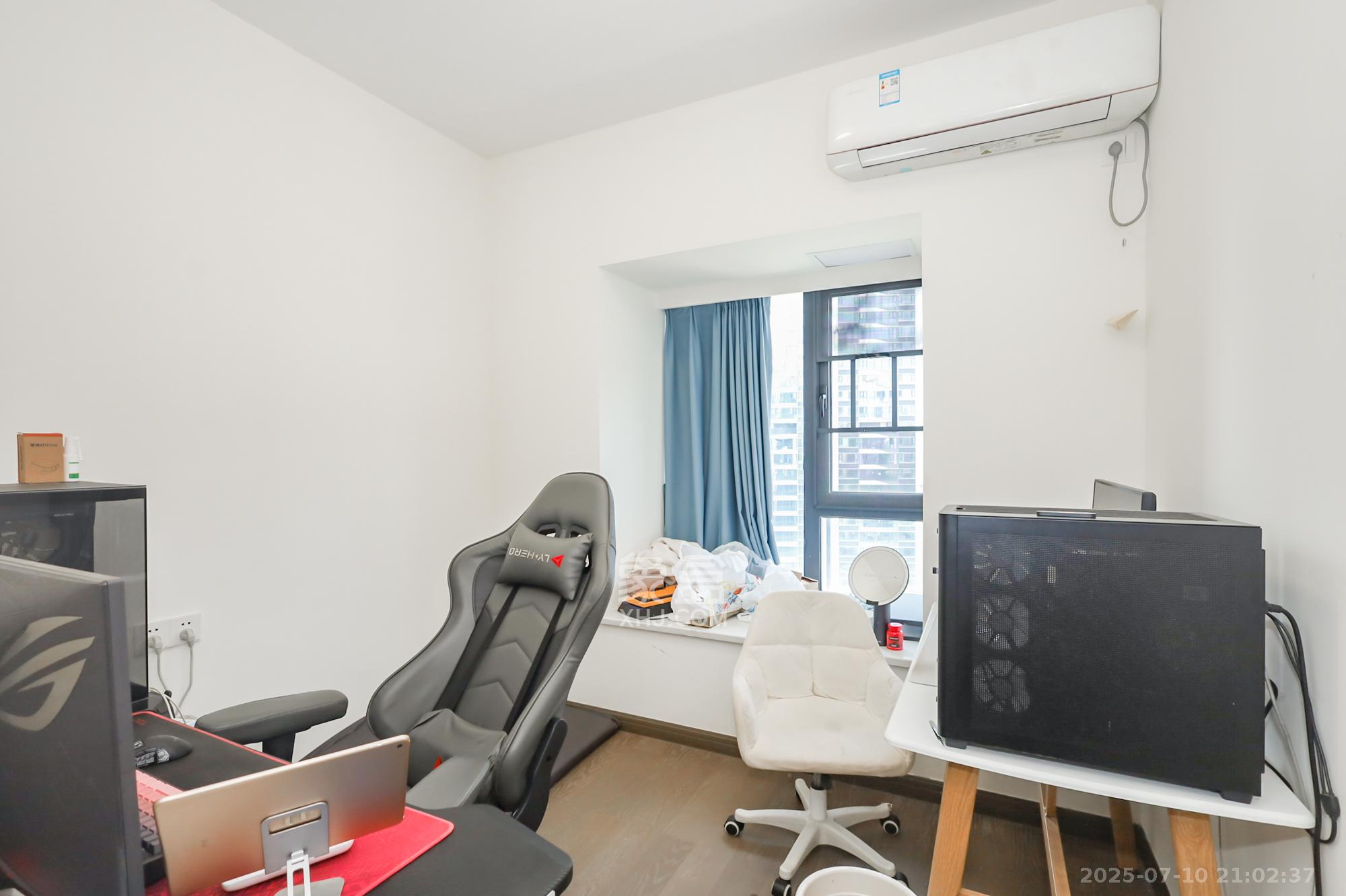 滨江府1913  4室2厅2卫    215.0万 滨江府1913  4室2厅2卫    215.0万卧室