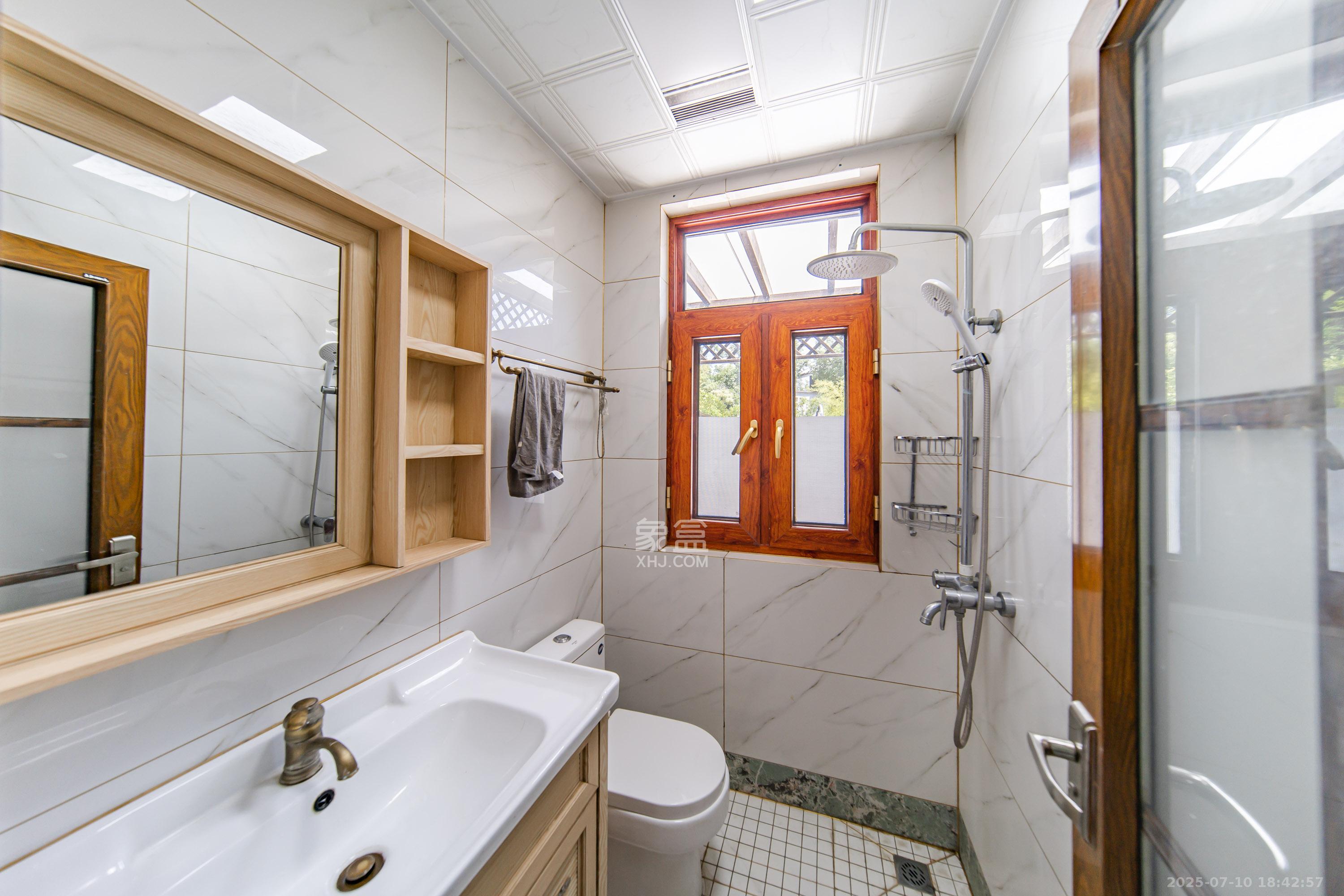 金科东方大院五期  5室2厅3卫    590.0万卫生间