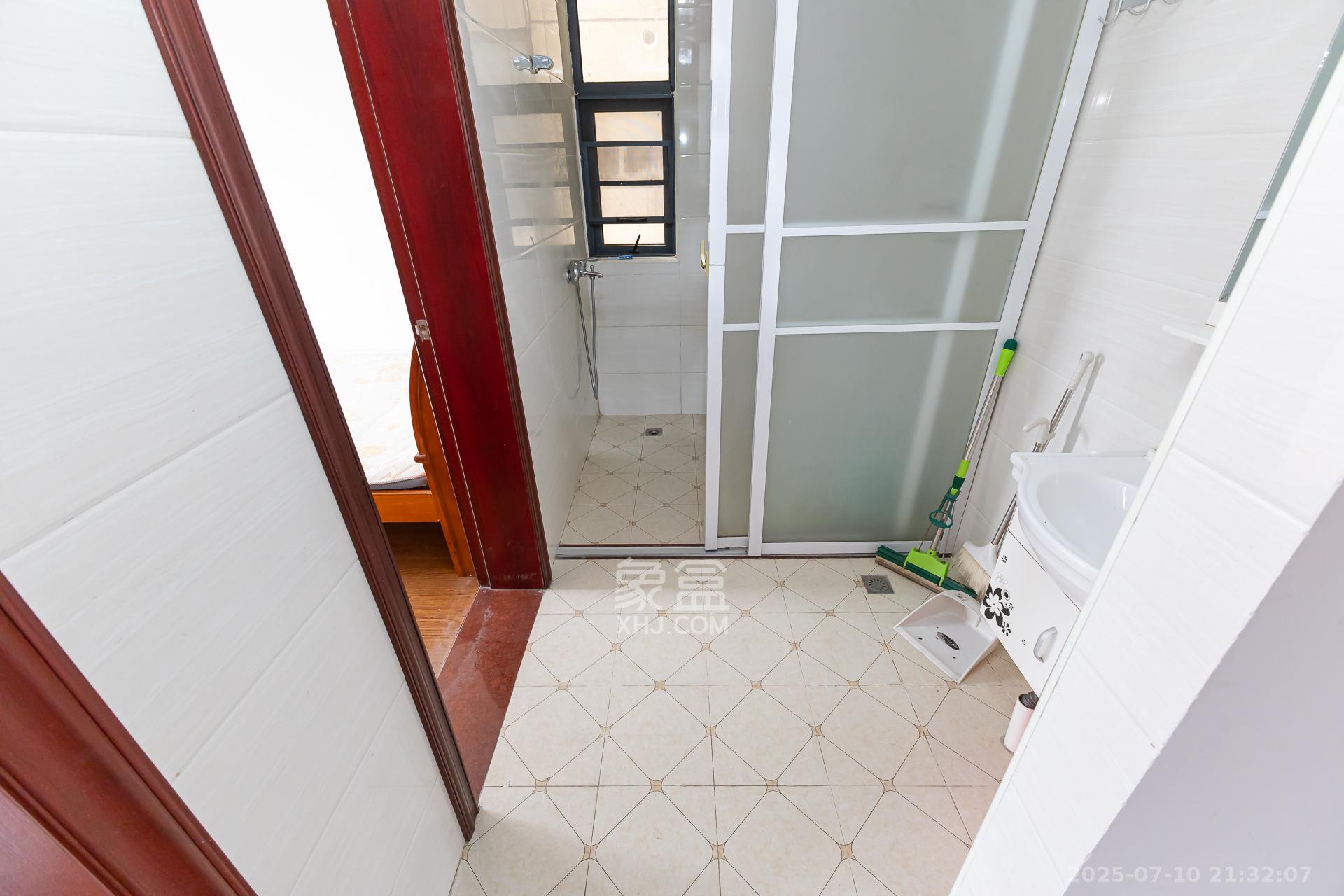 明发国际城  4室2厅2卫    91.0万 明发国际城  4室2厅2卫    91.0万卫生间