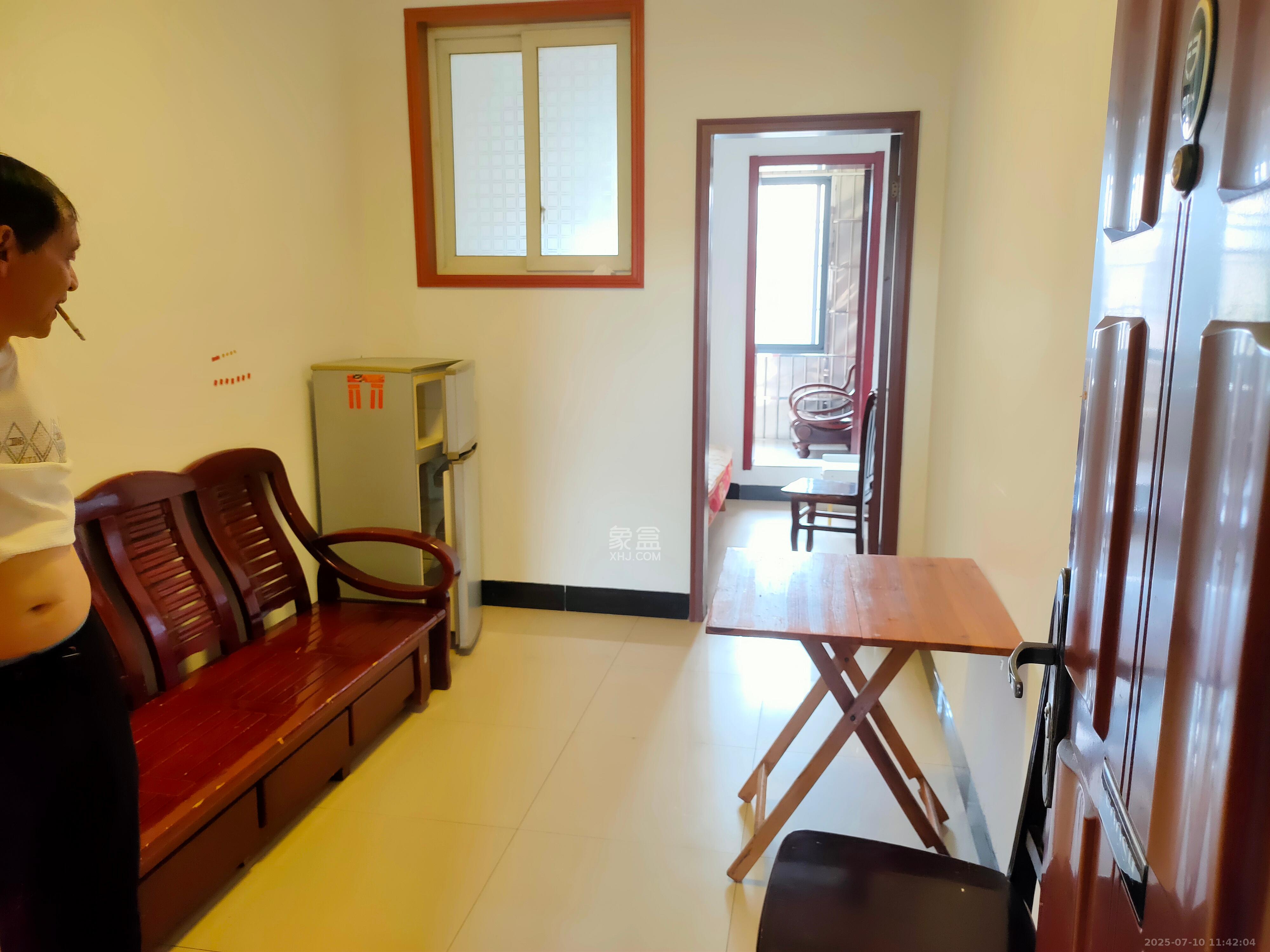 先福安置小区 1室1厅1卫 700.0元/月 先福安置小区 1室1厅1卫 700.0元/月室内图