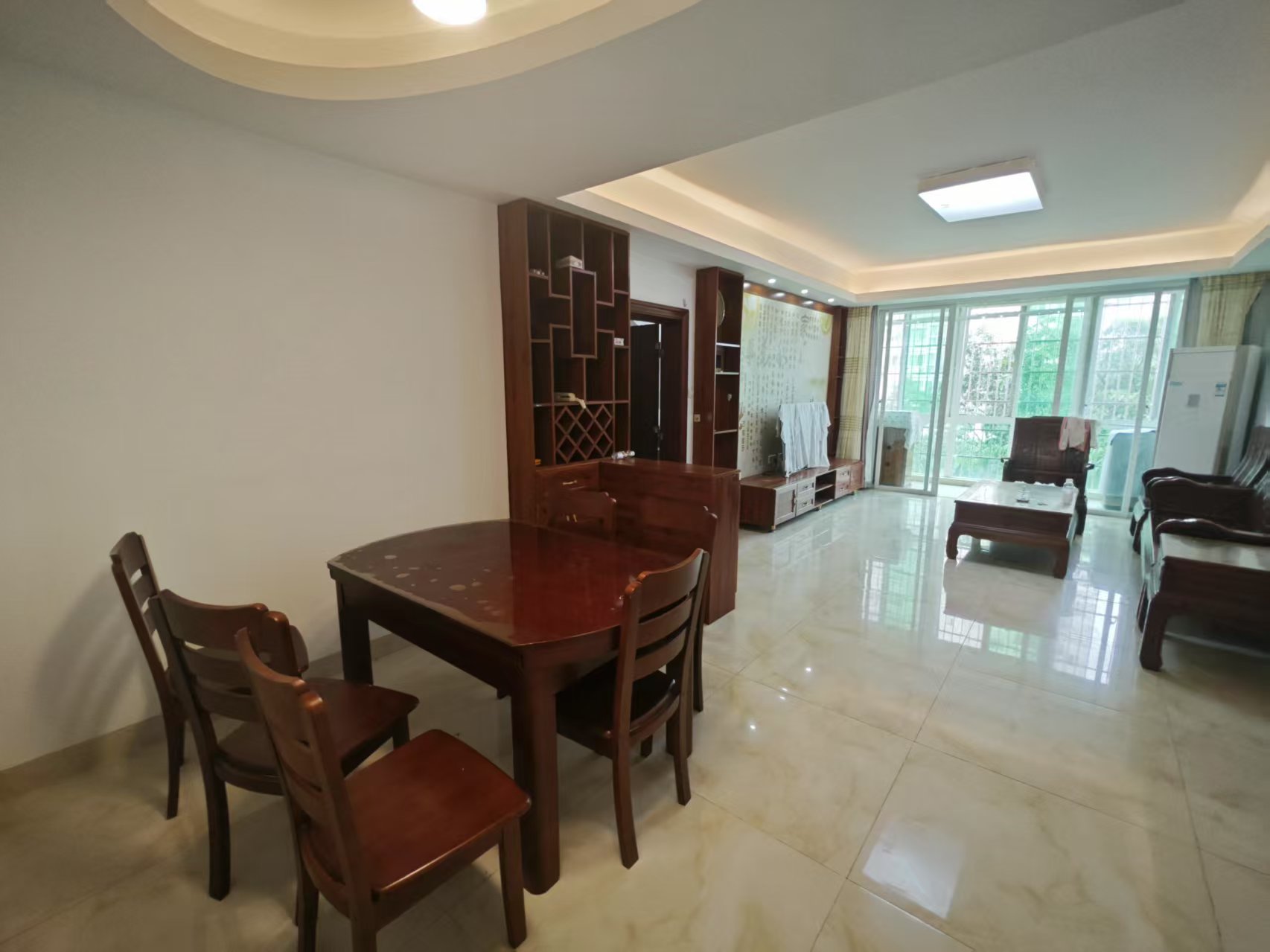 海天逸舍 3室2厅2卫 3500.0元/月 海天逸舍 3室2厅2卫 3500.0元/月室内图