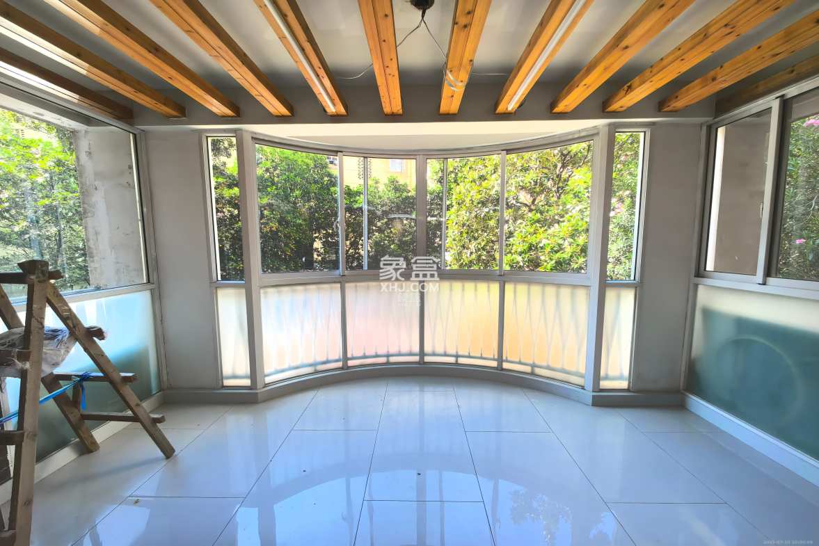 鸿铭中心  4室2厅3卫    5500.0元/月 鸿铭中心  4室2厅3卫    5500.0元/月室内图