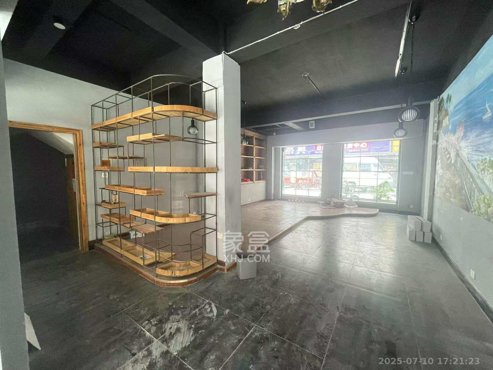 高桥火焰市场 8室3厅5卫 4000.0元/月 高桥火焰市场 8室3厅5卫 4000.0元/月室内图