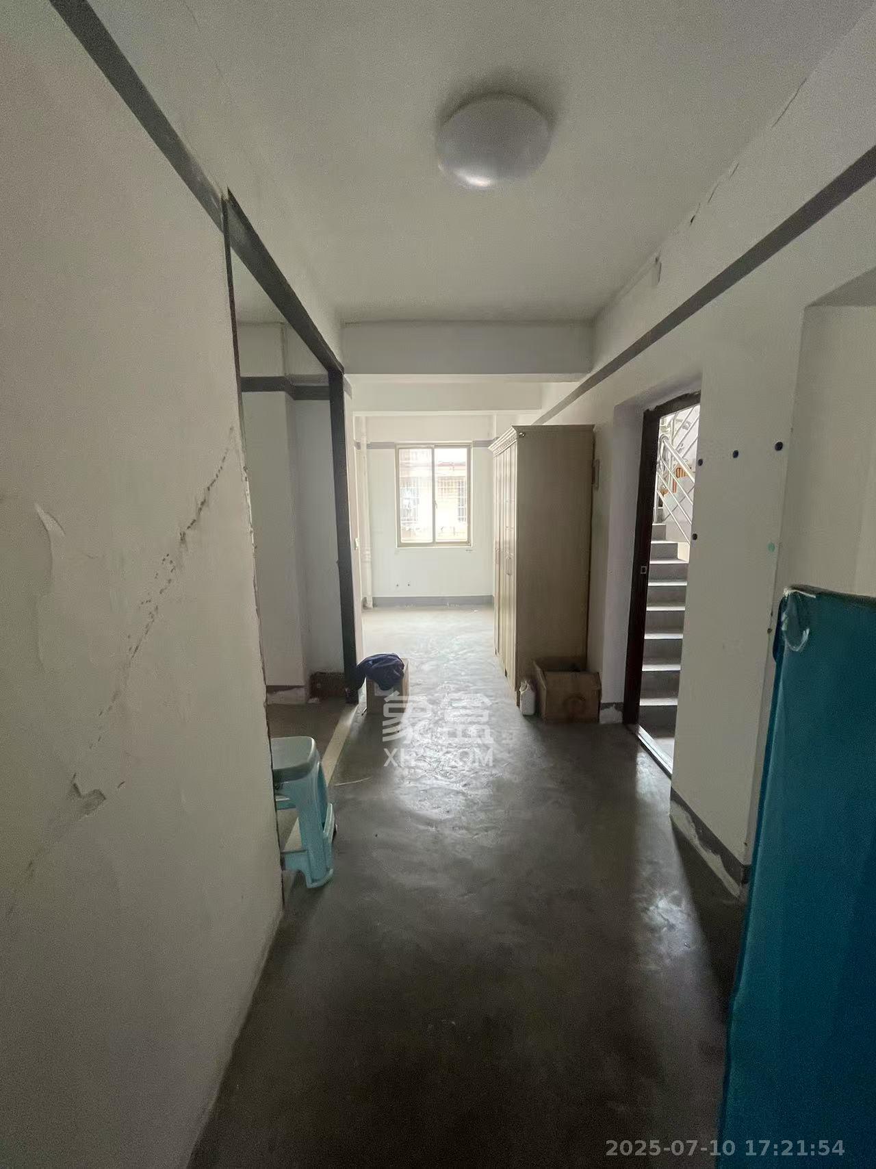 高桥火焰市场 8室3厅5卫 4000.0元/月 高桥火焰市场 8室3厅5卫 4000.0元/月室内图