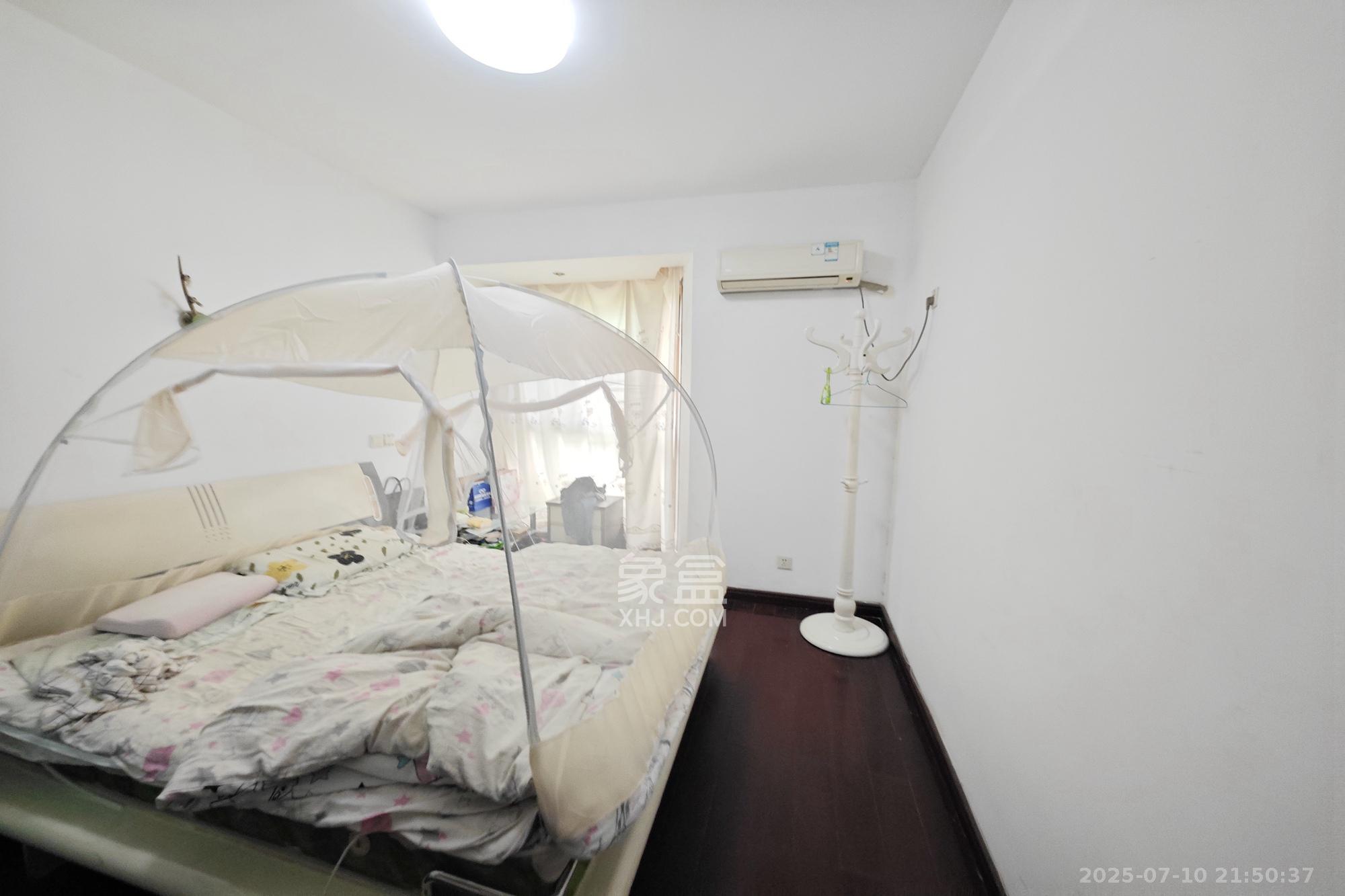 翠林雅苑  4室2厅2卫   85.00万卧室