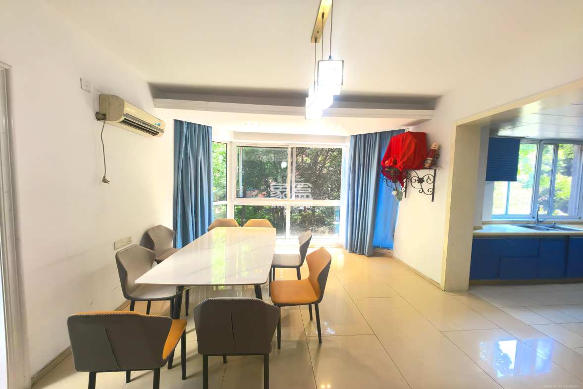 鸿铭中心  4室2厅3卫    5500.0元/月 鸿铭中心  4室2厅3卫    5500.0元/月室内图