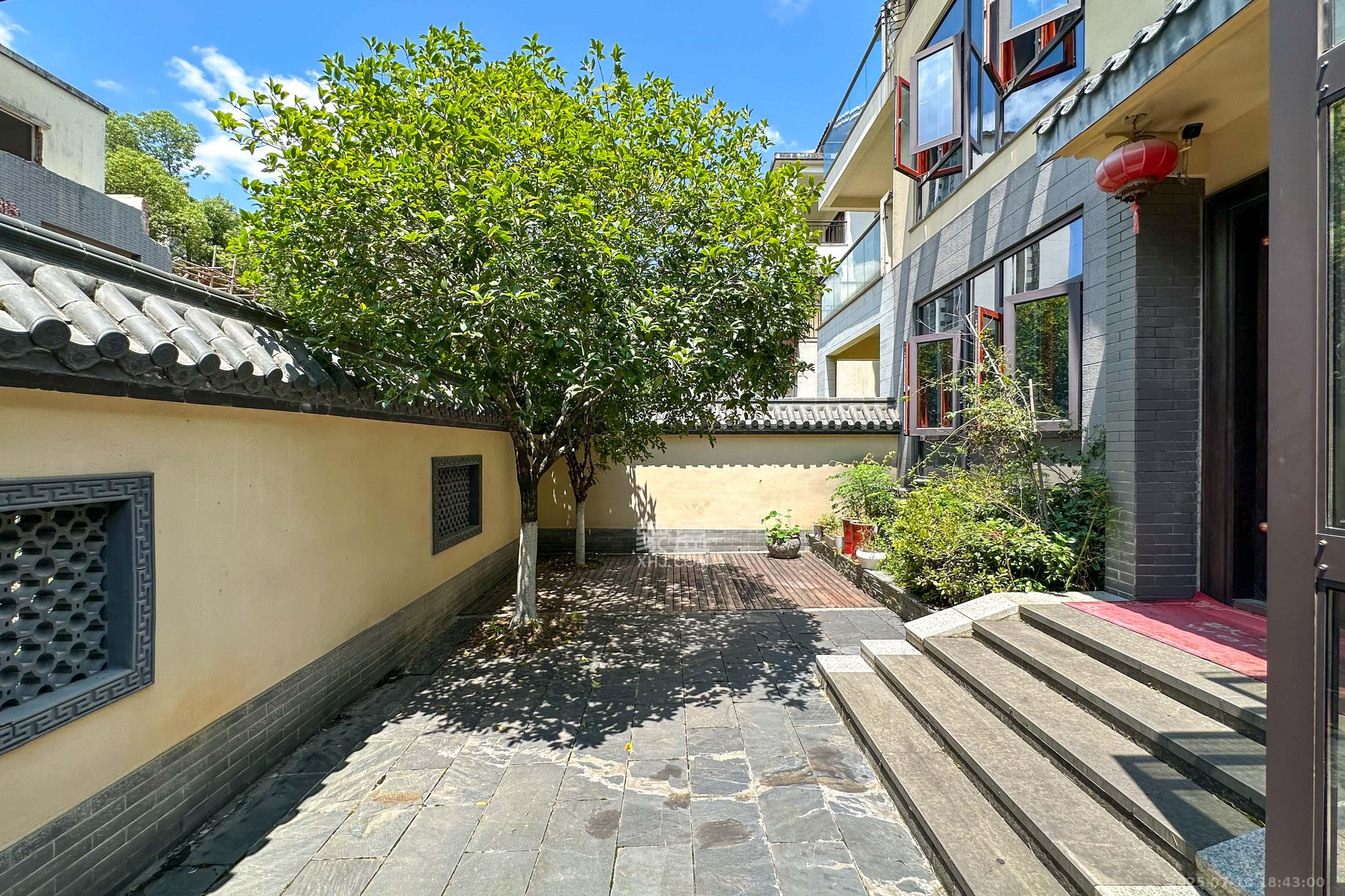 金科东方大院五期  5室2厅3卫    590.0万 金科东方大院五期  5室2厅3卫    590.0万其他