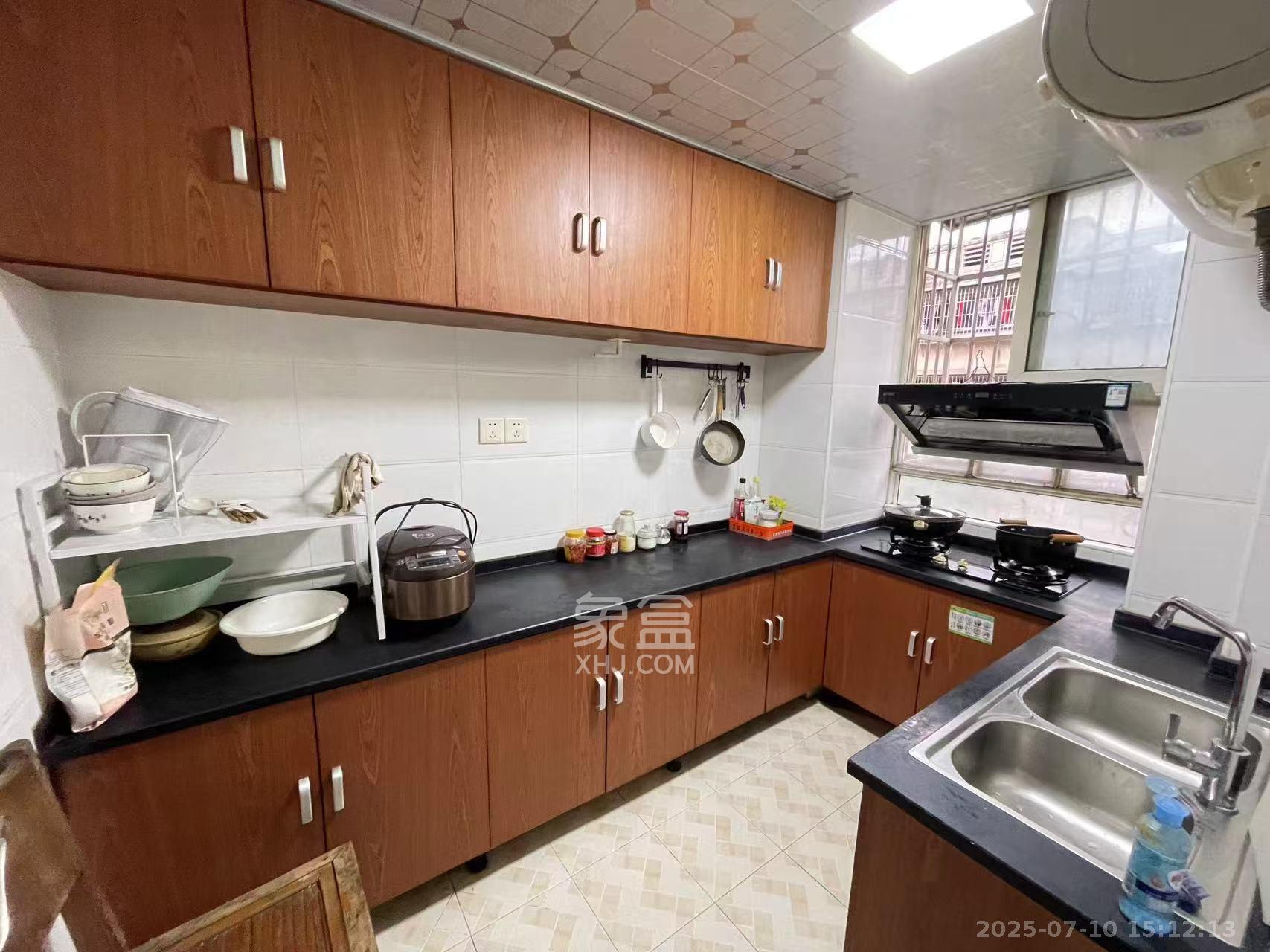 天鸿小区  2室2厅1卫   1700.00元/月室内图