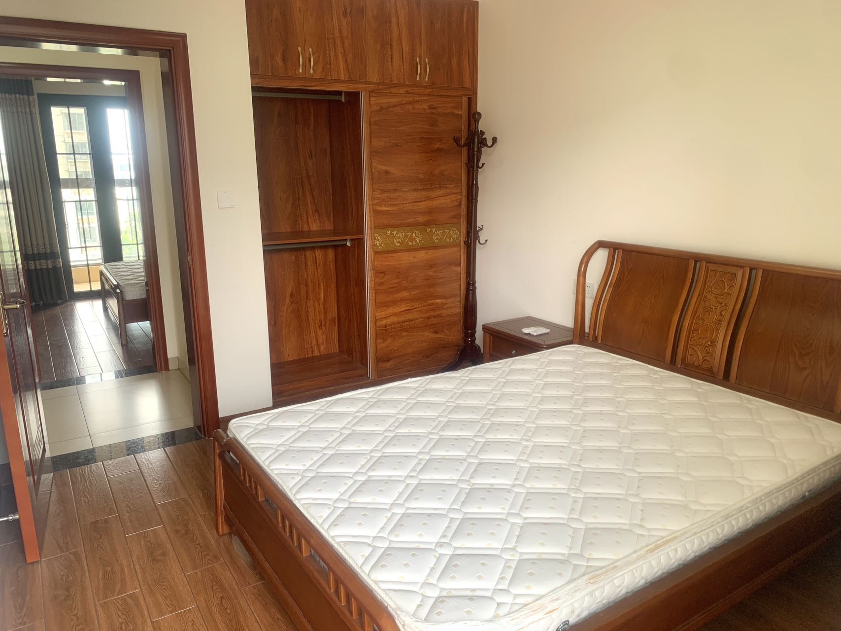 美林谷  2室2厅1卫    350.0万 美林谷  2室2厅1卫    350.0万客厅