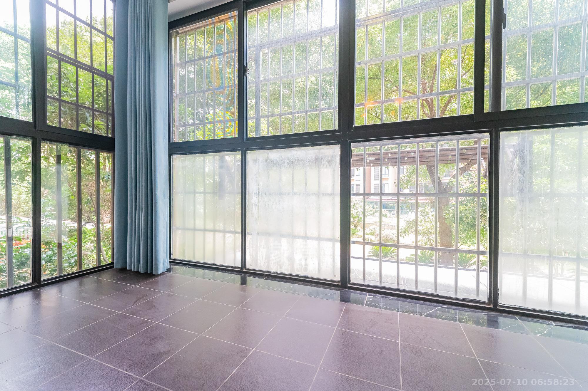 深业睿城  4室2厅2卫    112.0万阳台