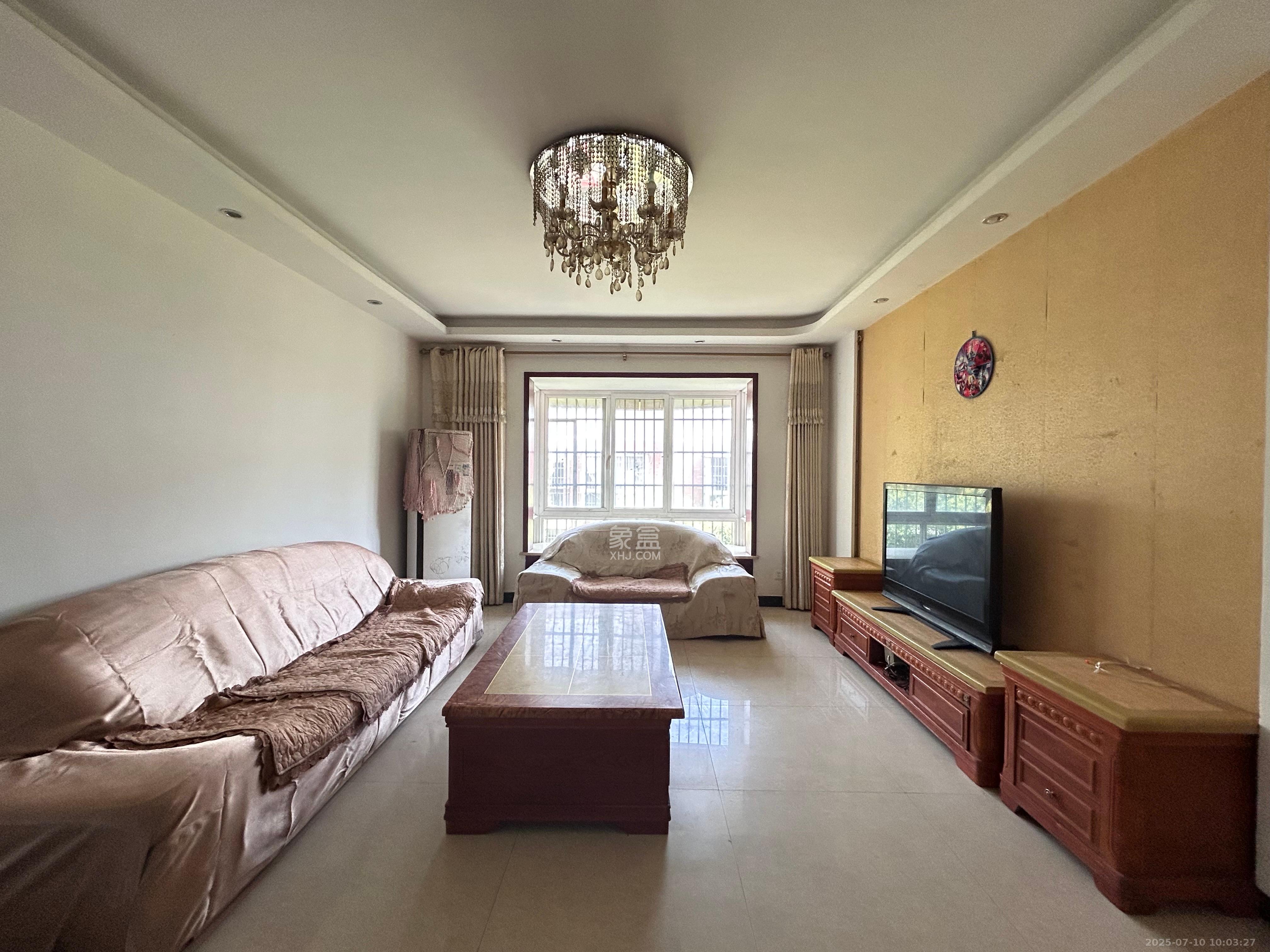 金鹰机电大市场  3室2厅2卫    1600.0元/月 金鹰机电大市场  3室2厅2卫    1600.0元/月