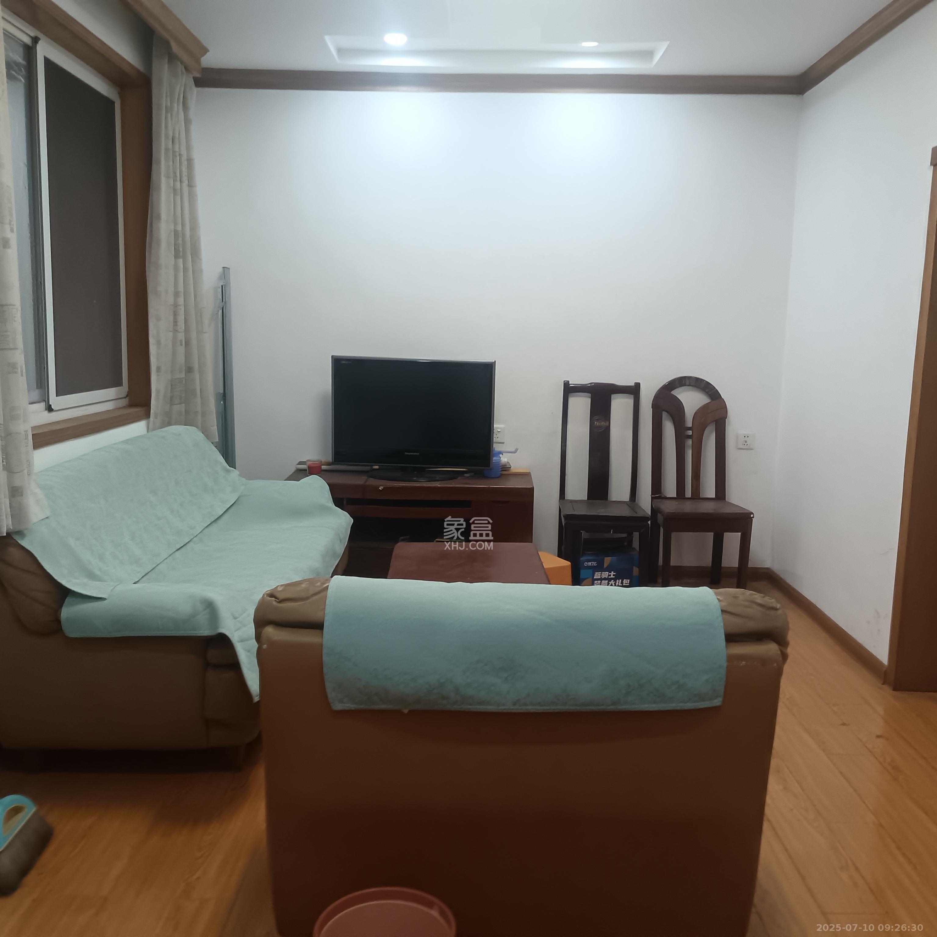 红旗社区  2室1厅1卫    2200.0元/月