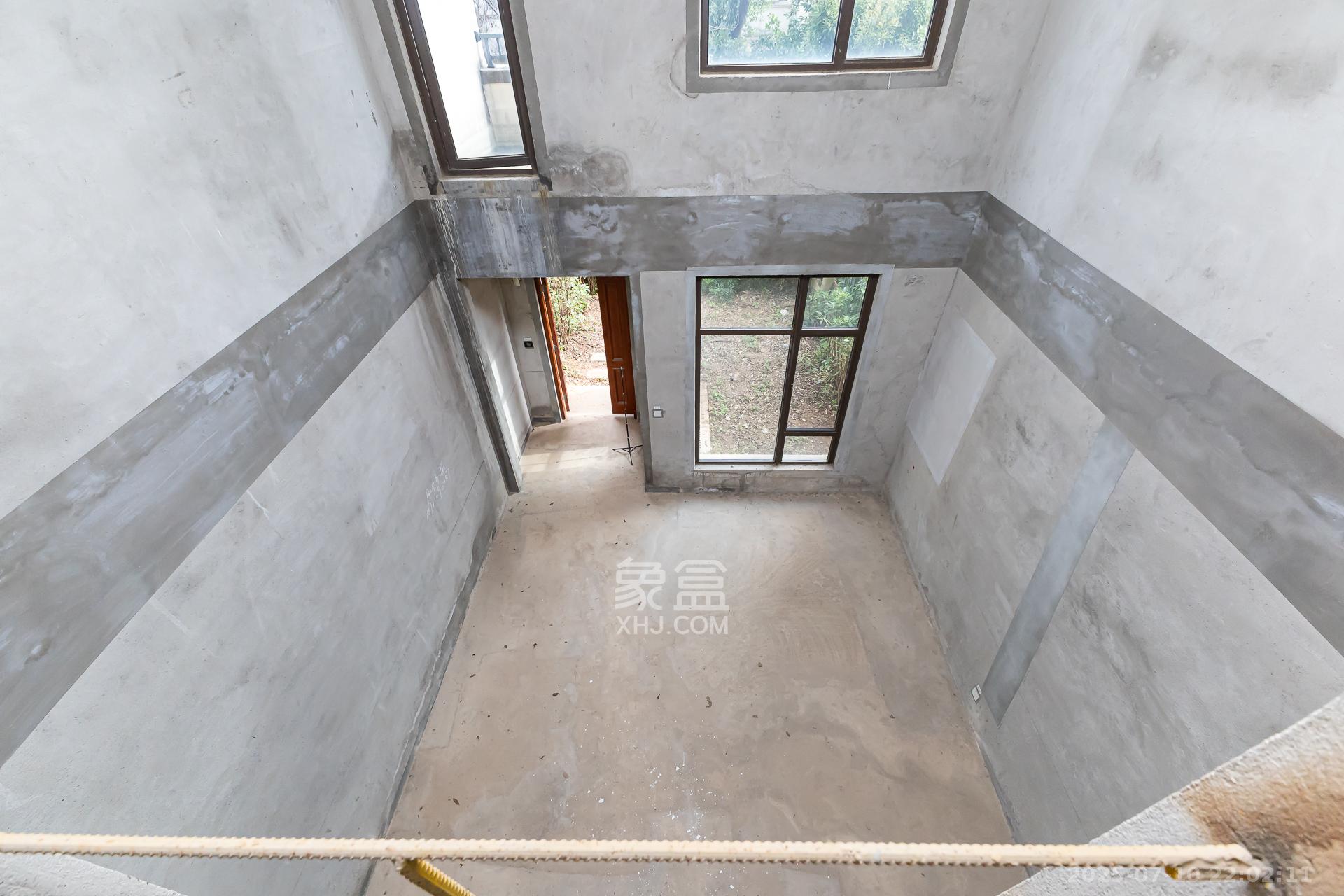 龙湖湘风原著(龙湖湘风星城) 4室2厅3卫 230.0万 龙湖湘风原著(龙湖湘风星城) 4室2厅3卫 230.0万客厅