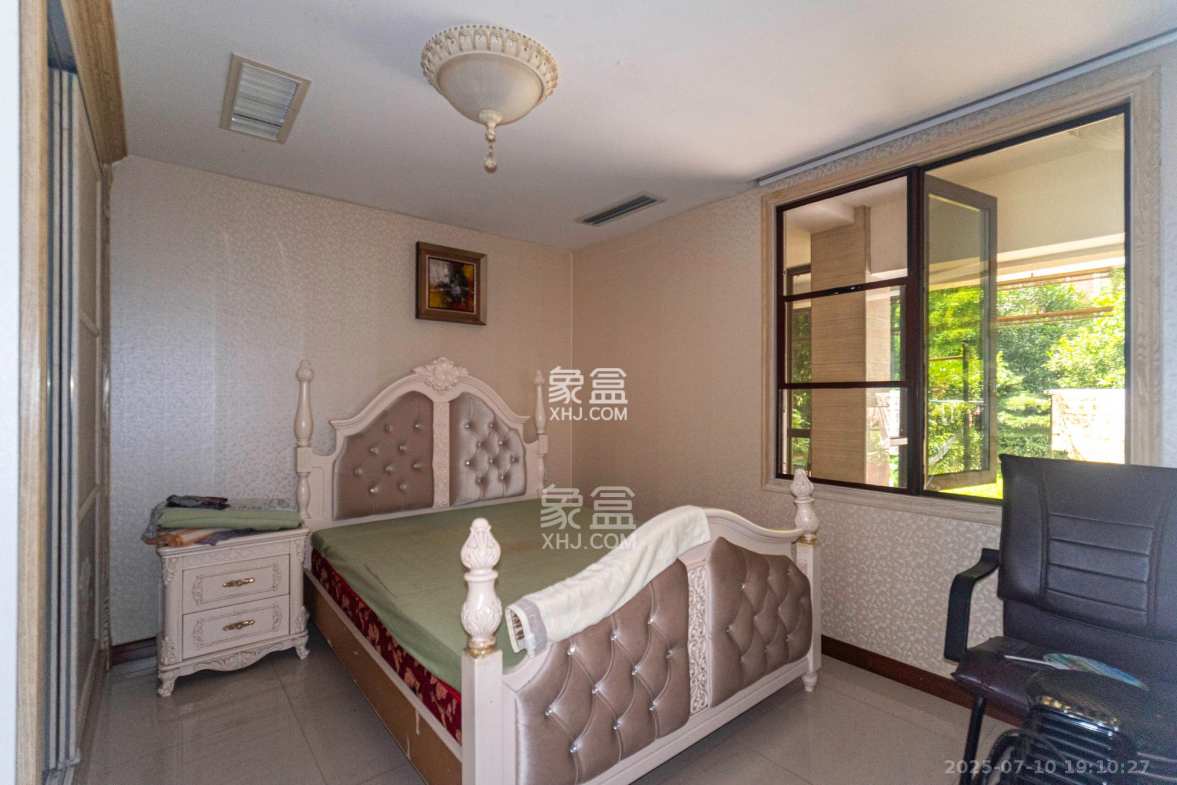 山水湾  5室2厅4卫    498.0万 山水湾  5室2厅4卫    498.0万卧室