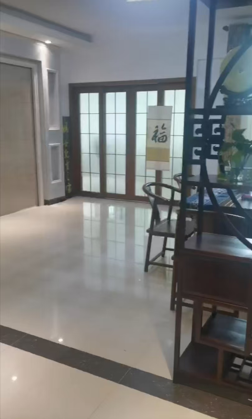 中信大厦  1室2厅2卫   3000.00元/月